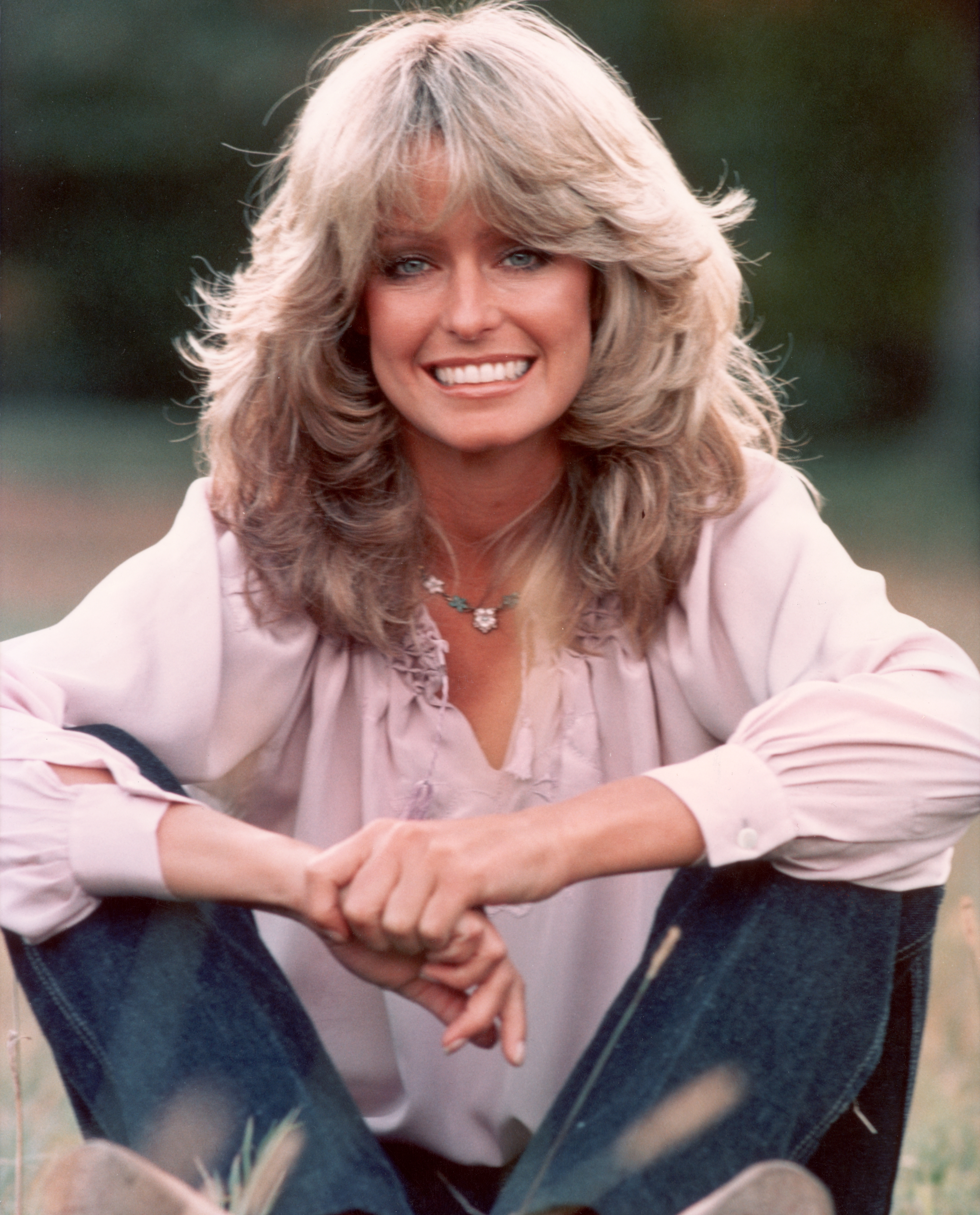 Farrah Fawcett posing for a portrait in 1975 | Source: Getty Images
