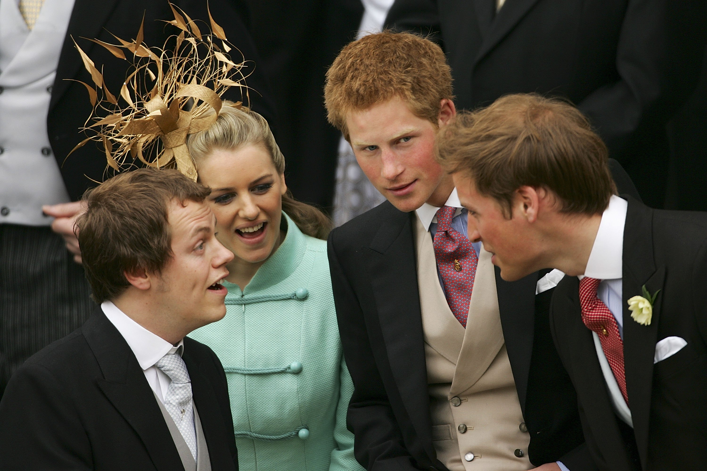 Tom Parker-Bowles, Laura Lopes, Príncipe Harry y Príncipe William en Berkshire en 2005. | Foto: Getty Images