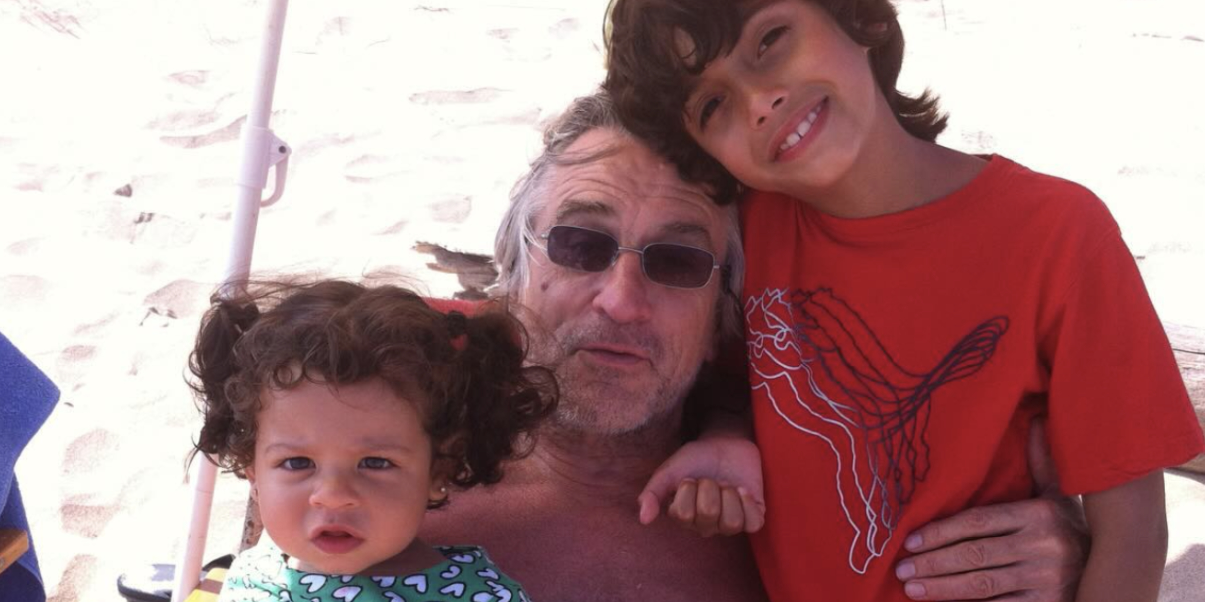 Robert de Niro and his grandchildren | Source: Instagram/drenadeniro/