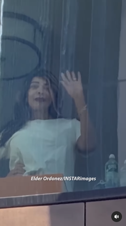 Wendy Williams waves from her window inside her senior living facility, posted on March 19, 2025 | Source: Instagram/tmz_tv