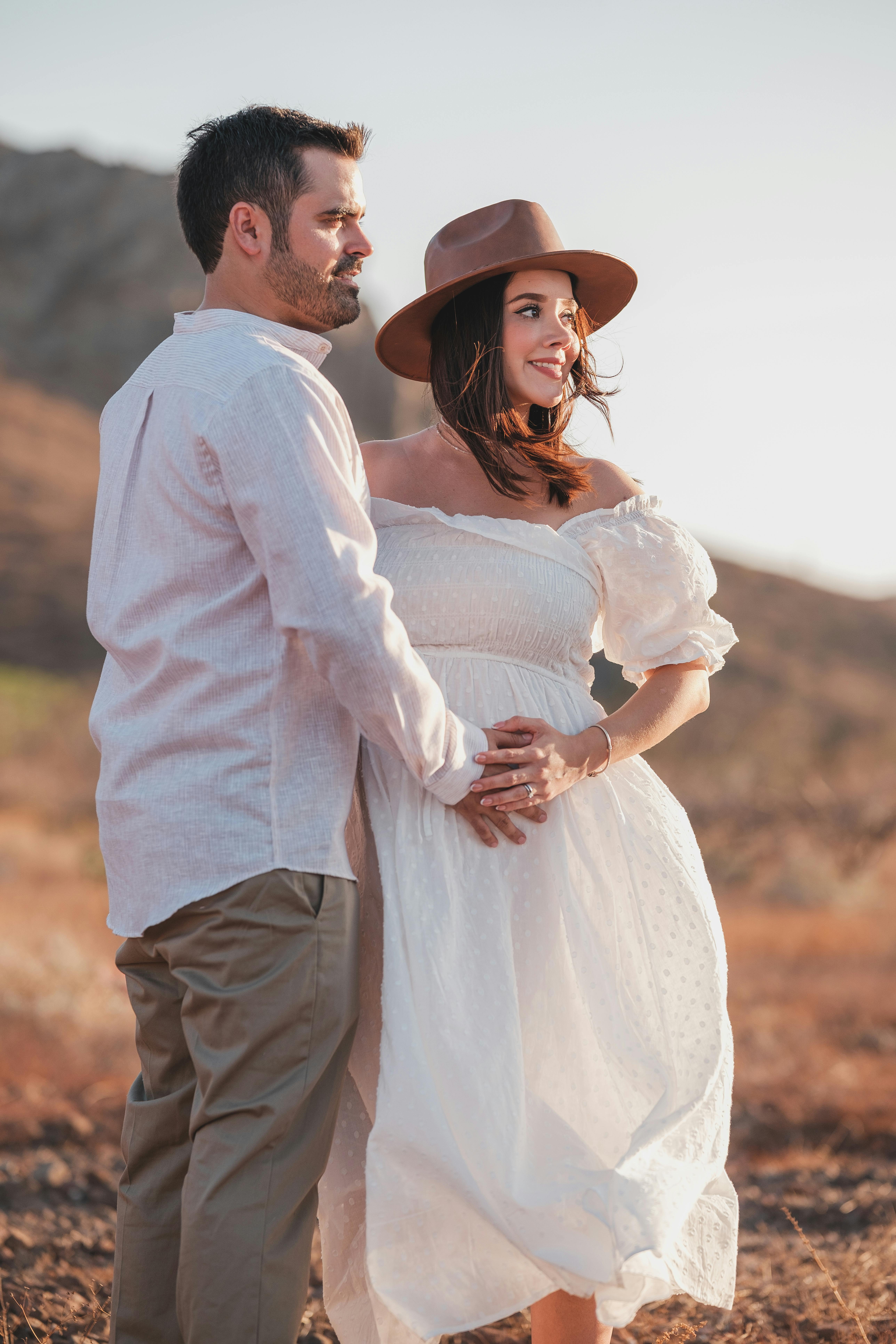 A pregnant couple waiting in anticipation | Source: Pexels