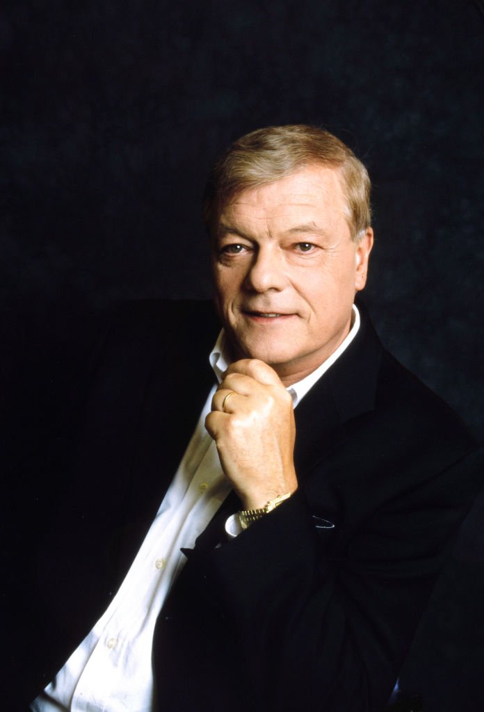 Fabrice (François Simon-Bessy), pose lors d'une séance de portrait à Paris, France, le 11/05/2001. | Photo : Getty Images Fabrice (François Simon-Bessy), pose lors d'une séance de portrait à Paris, France, le 11/05/2001. | Photo : Getty Images