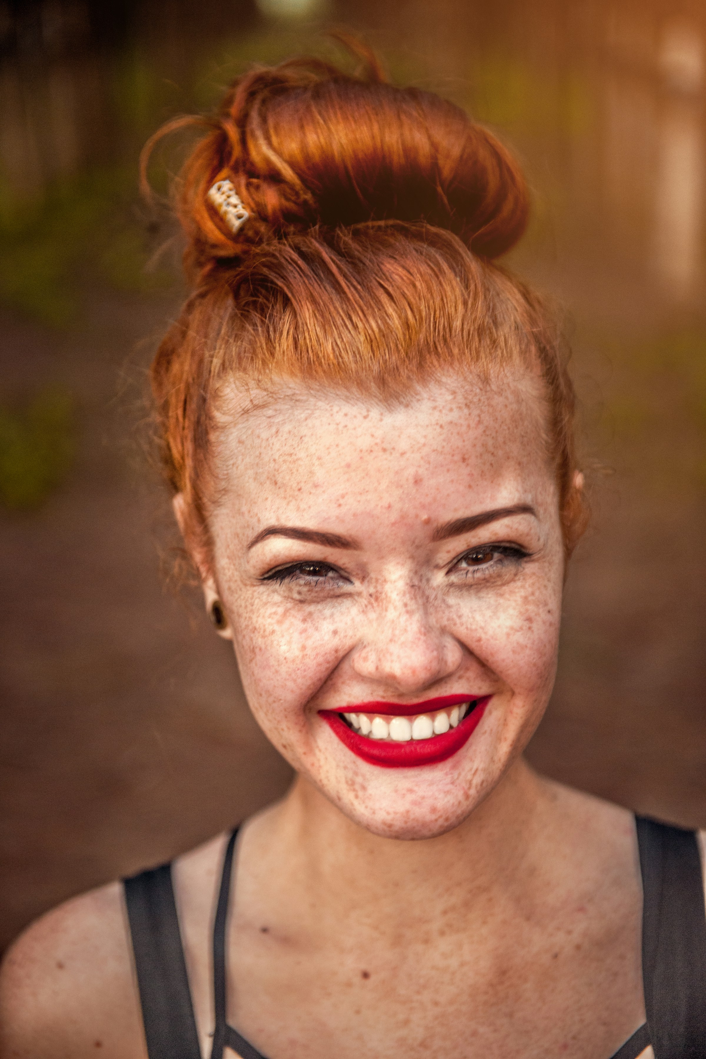 A woman with red hair and red lipstick | Source: Unsplash