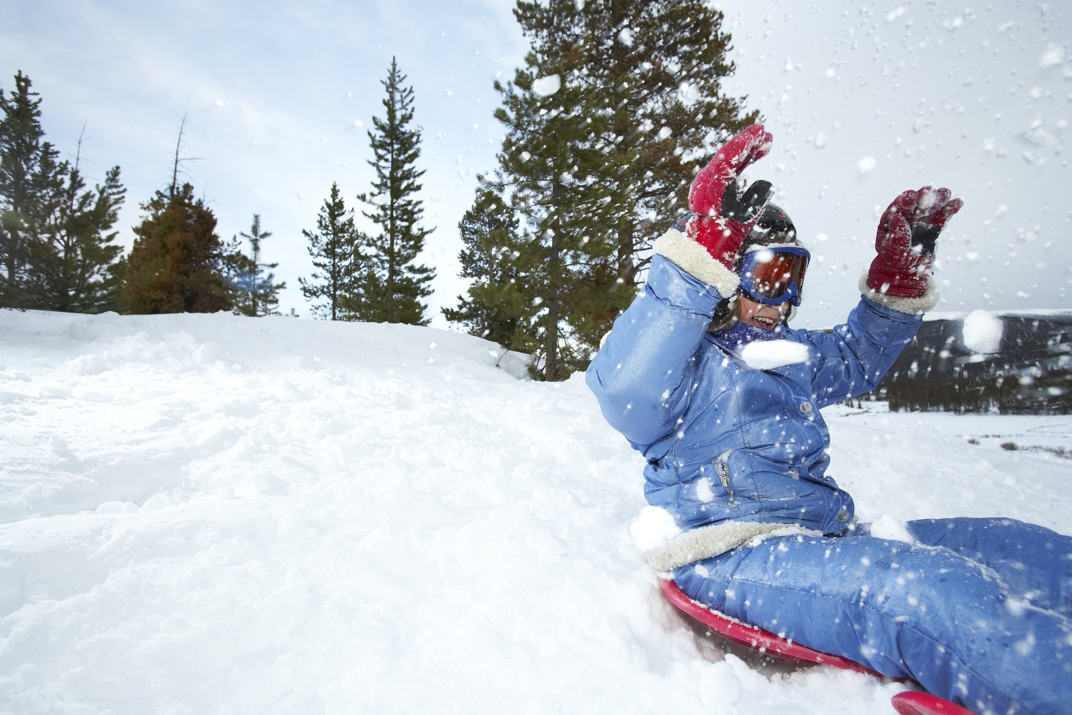 Une femme dans la neige. | Photo : Getty Images