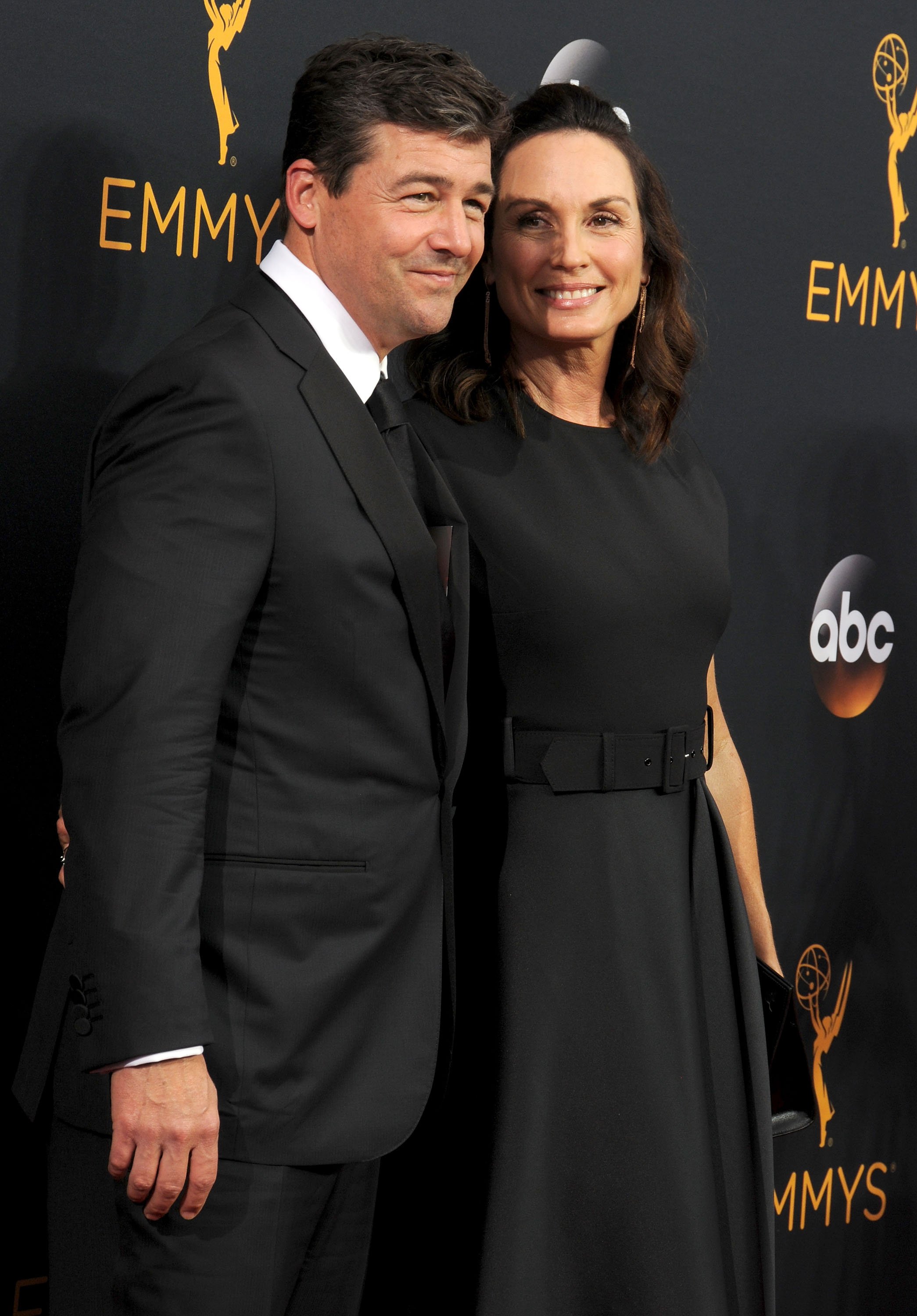 Kyle Chandler and Kathryn Chandler at the 68th Primetime Emmy Awards on September 18, 2016, in California. | Source: Getty Images