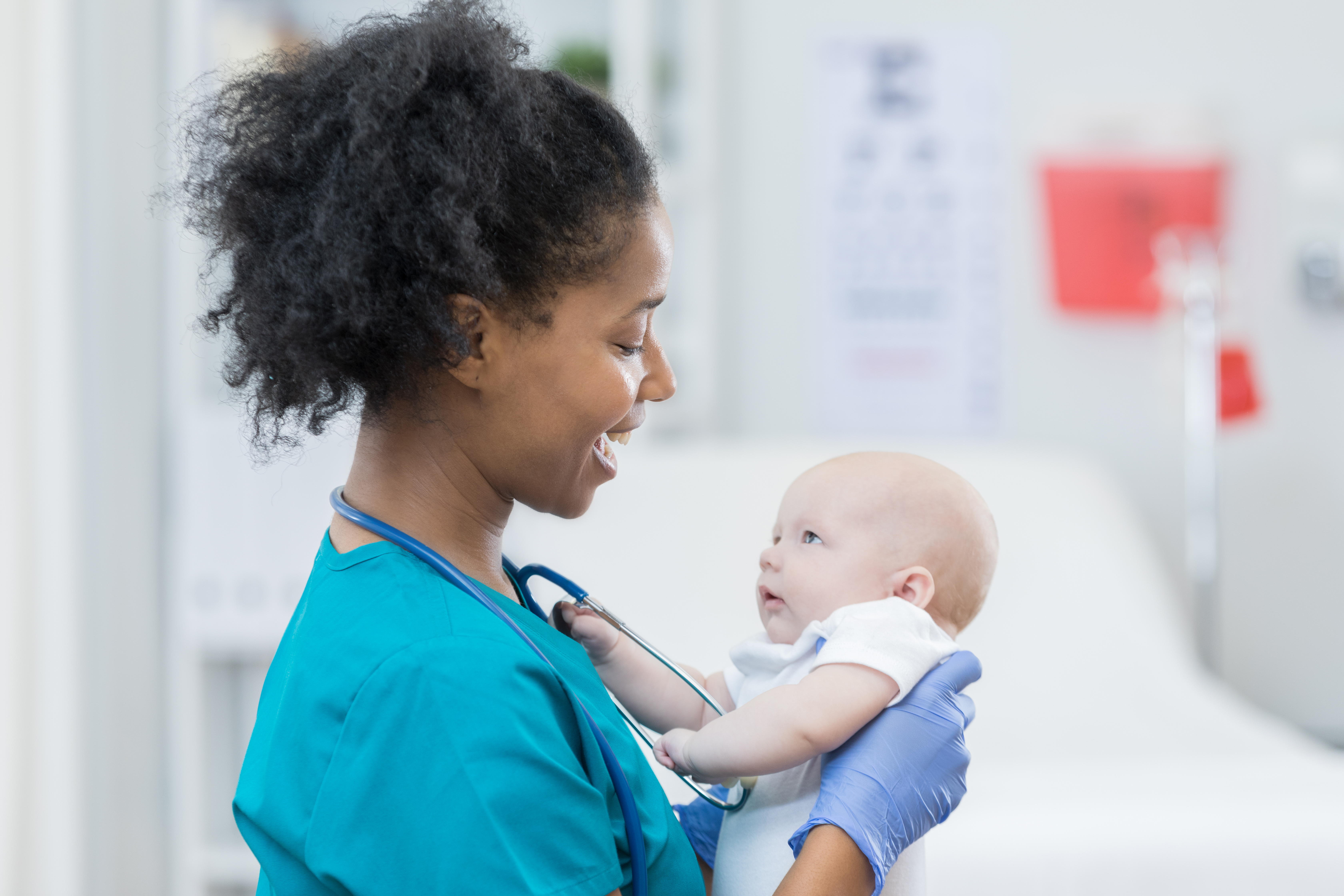 A nurse holding a baby | Source: Getty Images