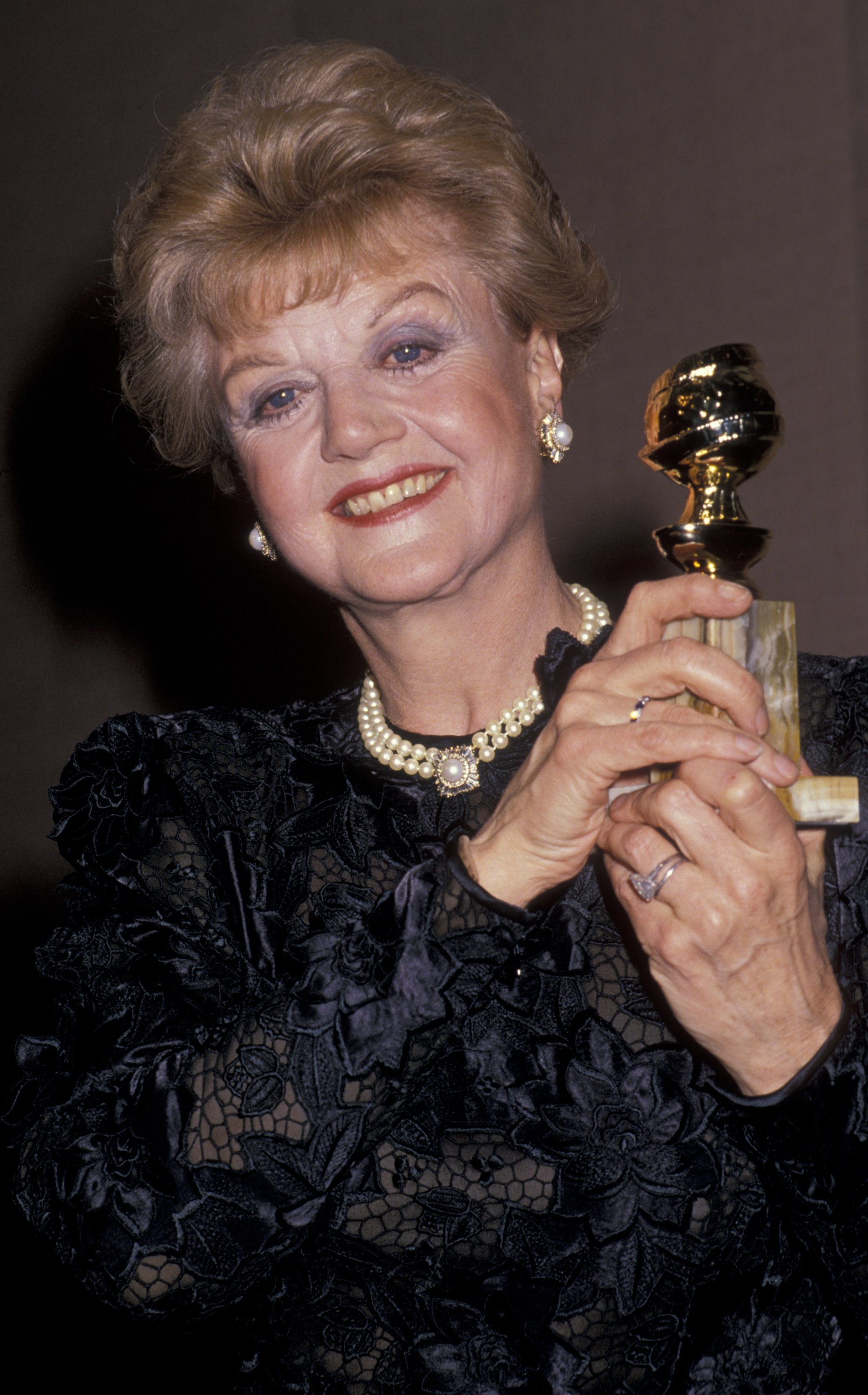 Angela Lansbury at the Gold Globe Awards in 1990. | Source: Getty Images 