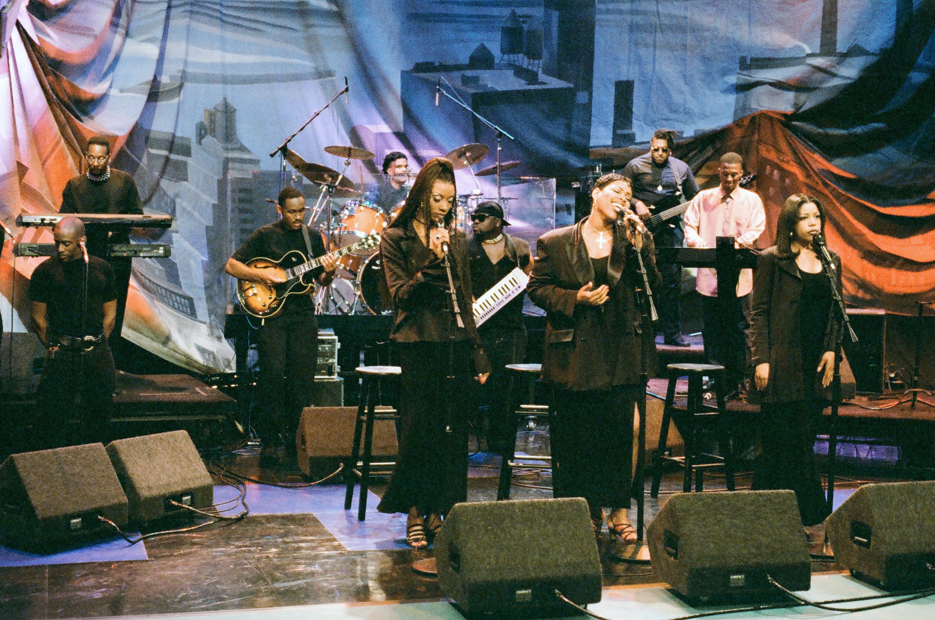 Brownstone performs on "The Tonight Show with Jay Leno" in 1995 | Source: Getty Images