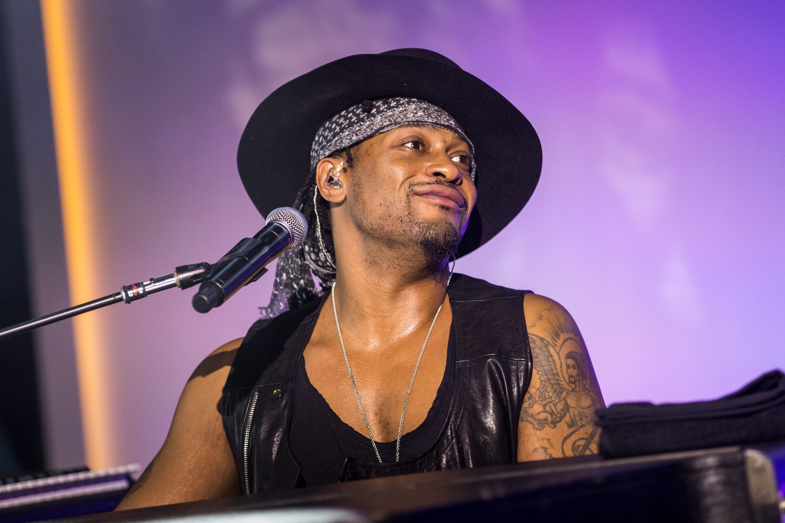 D'Angelo plays a private concert at a media event announcing updates to the music streaming application Spotify on May 20, 2015 in New York City | Source: Getty Images