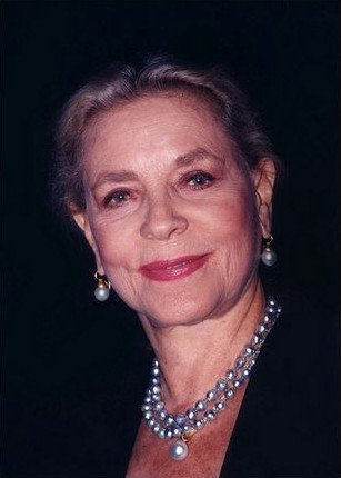 Lauren Bacall in 1998. | Source: WikimediaCommons