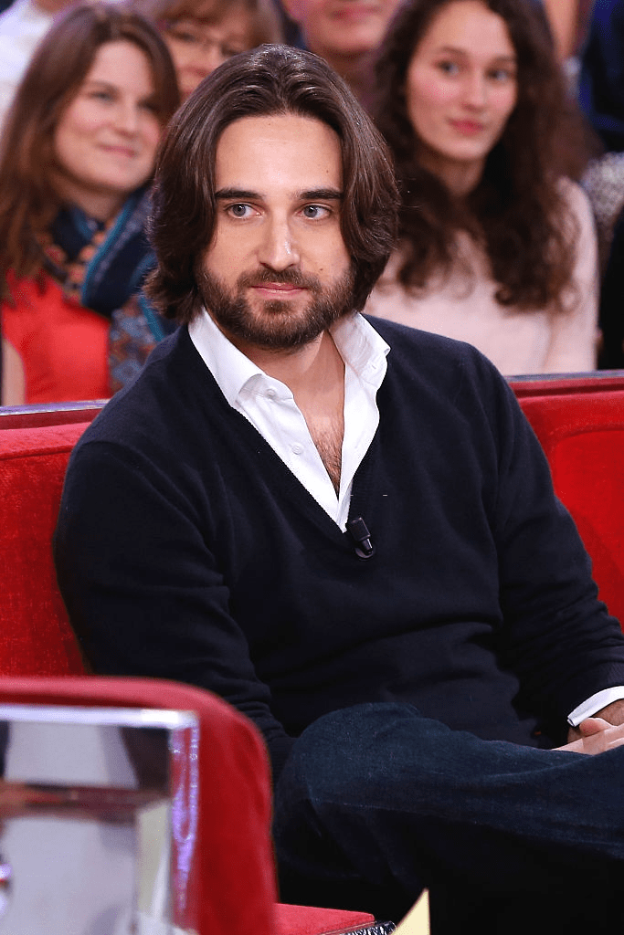 PARIS, FRANCE - 17 DÉCEMBRE : Le fils de Carole Bouquet, Dimitri Rassam assiste à l'émission de télévision française "Vivement Dimanche" au Pavillon Gabriel le 17 décembre 2014 à Paris, France. | Photo : Getty Images