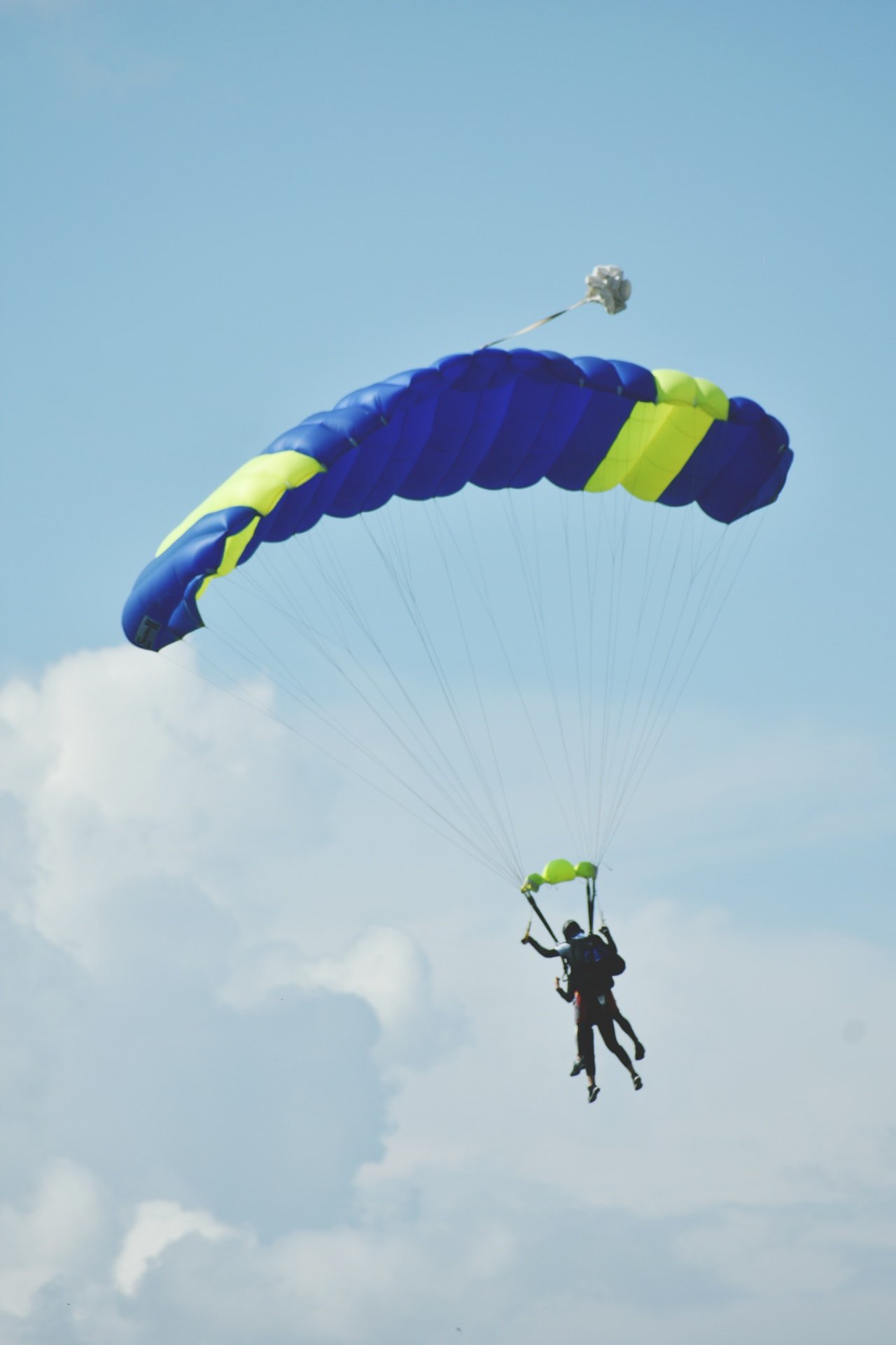 Photo of a man skydiving | Photo: Pexels