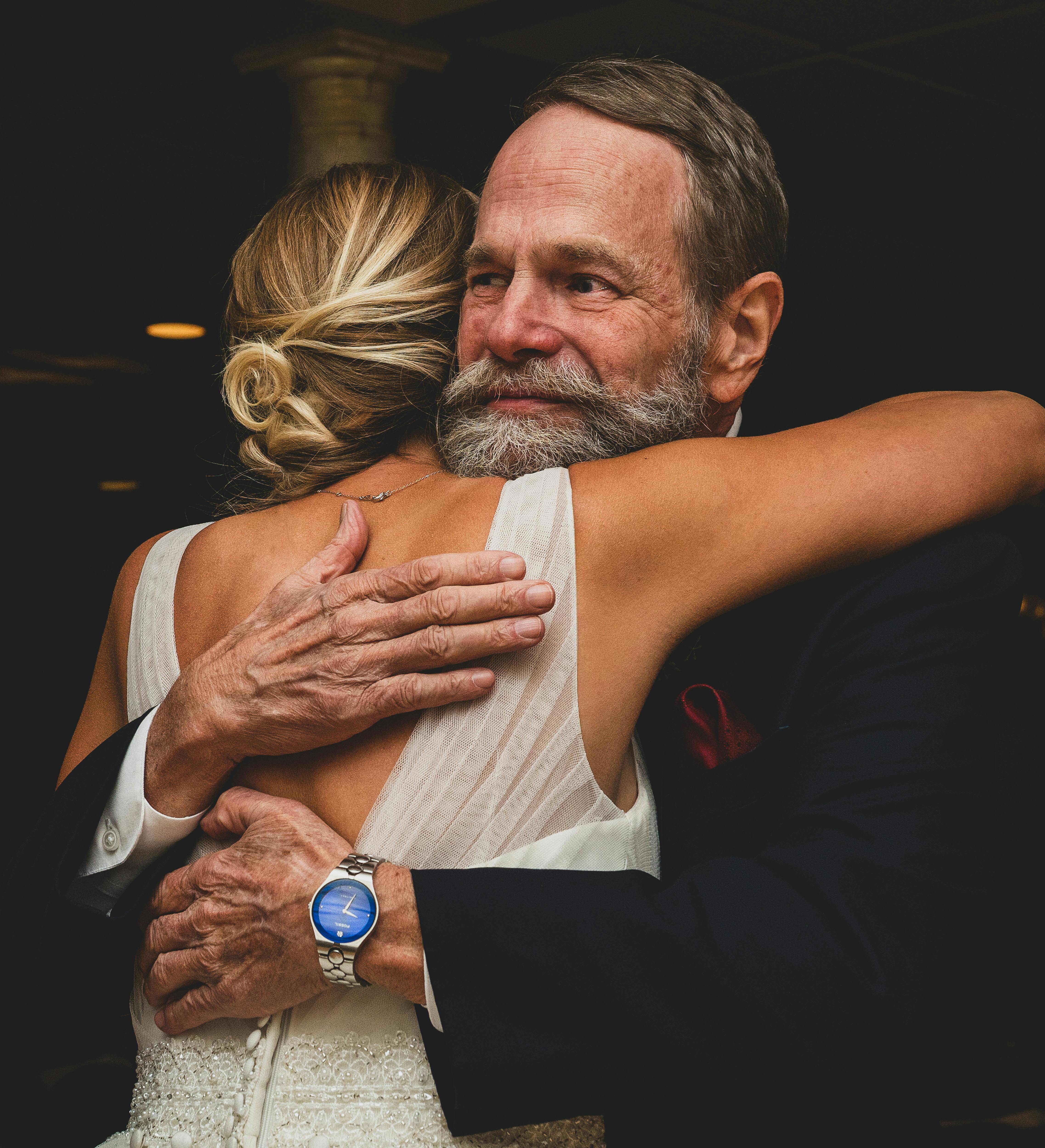 A father hugging his daughter | Source: Pexels