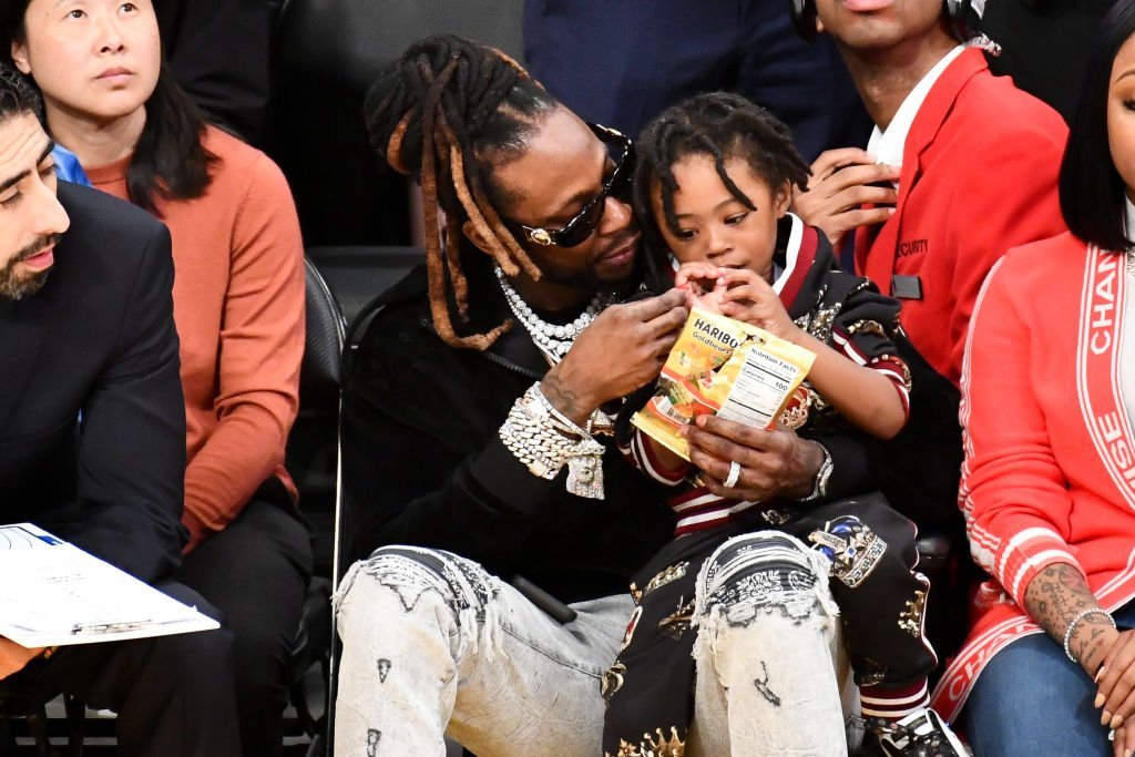 2 Chainz spending quality time with Halo at an NBA game in March 2019. | Photo: Getty Images