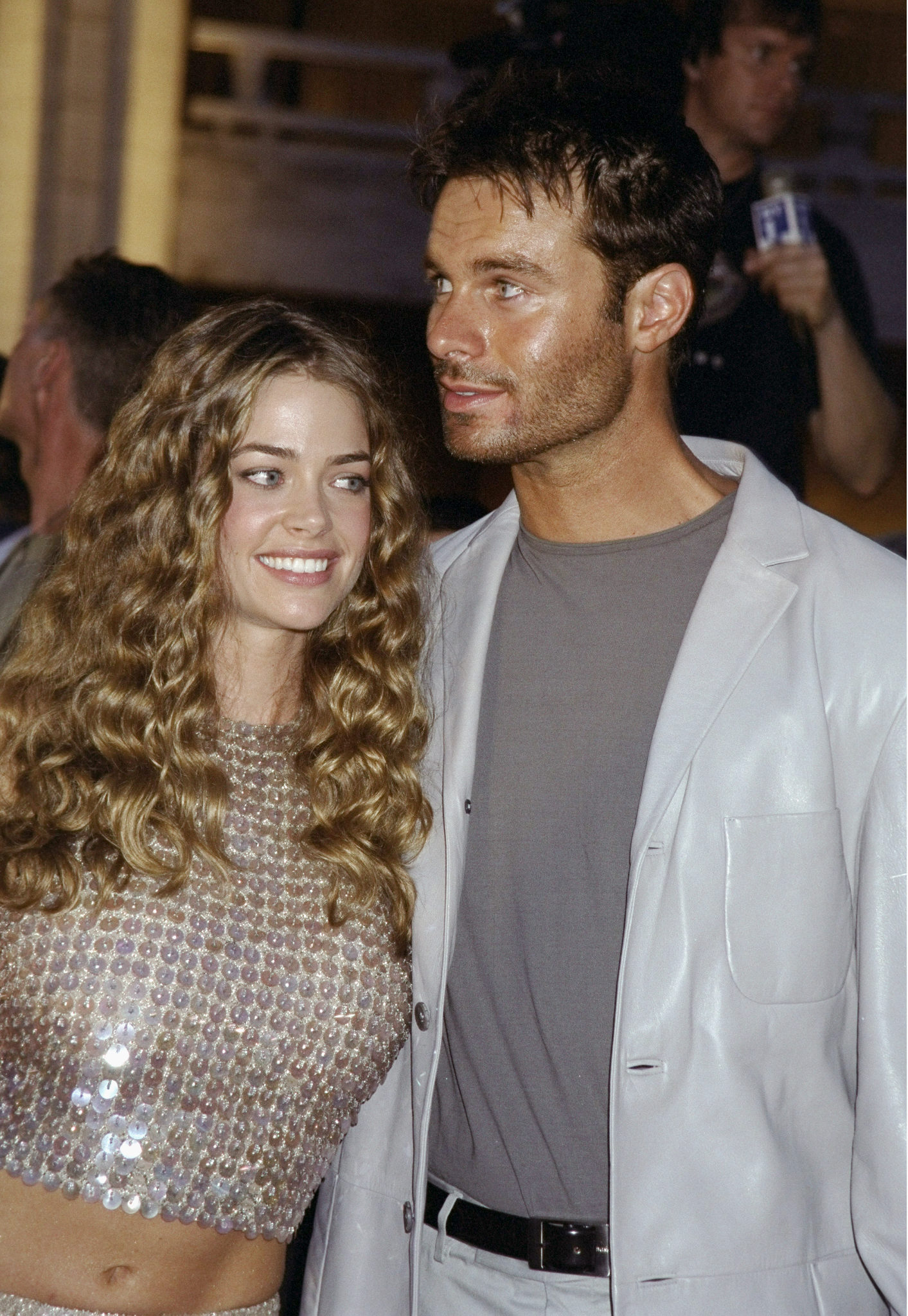 Denise Richards and Patrick Muldoon arrive for the MTV Video Music Awards at Lincoln Center on September 9, 1999, in New York City | Source: Getty Images