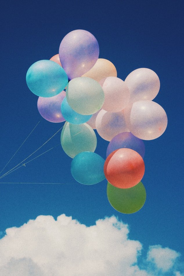 Floating balloons | Source: Unsplash