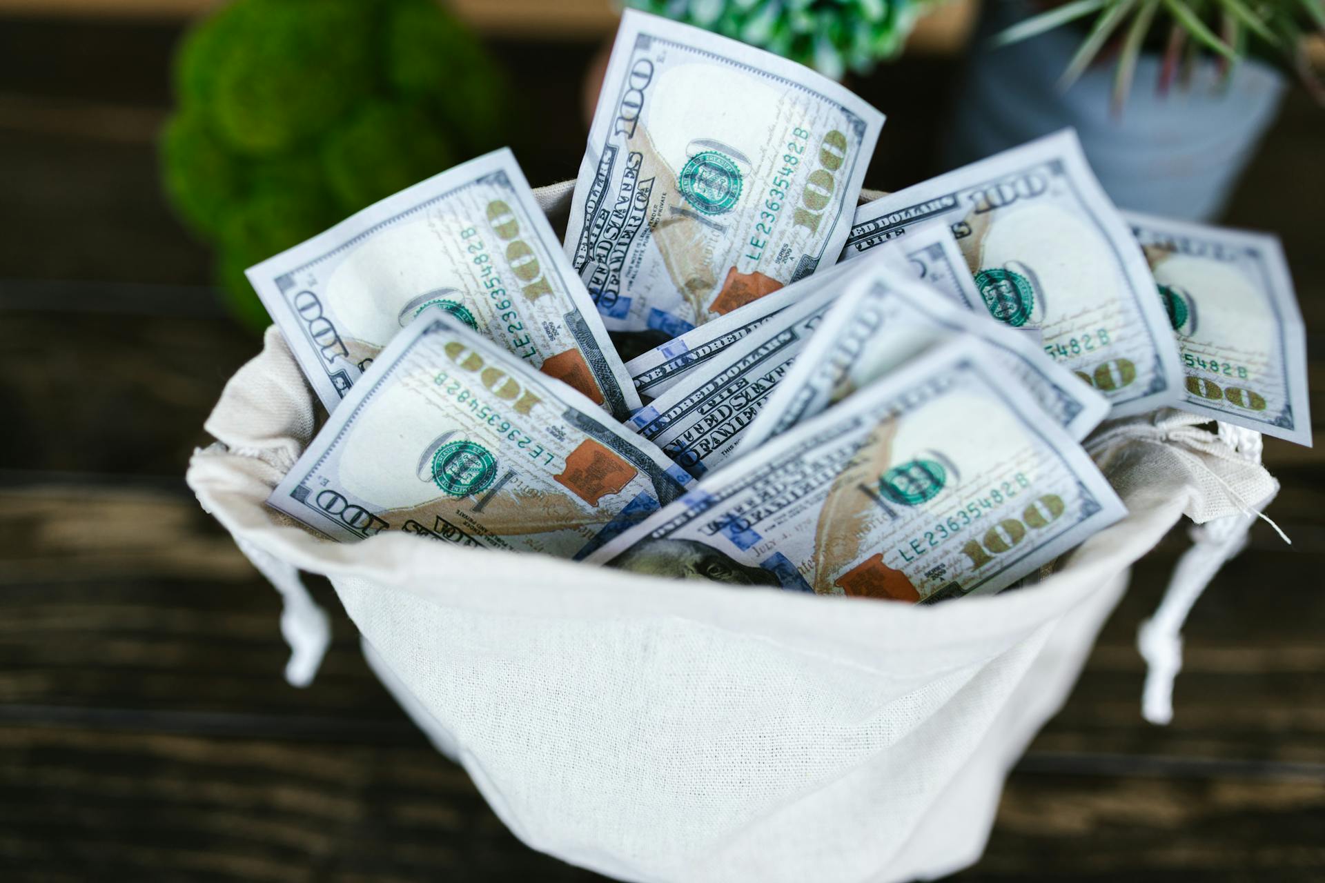 A bag full of cash | Source: Pexels