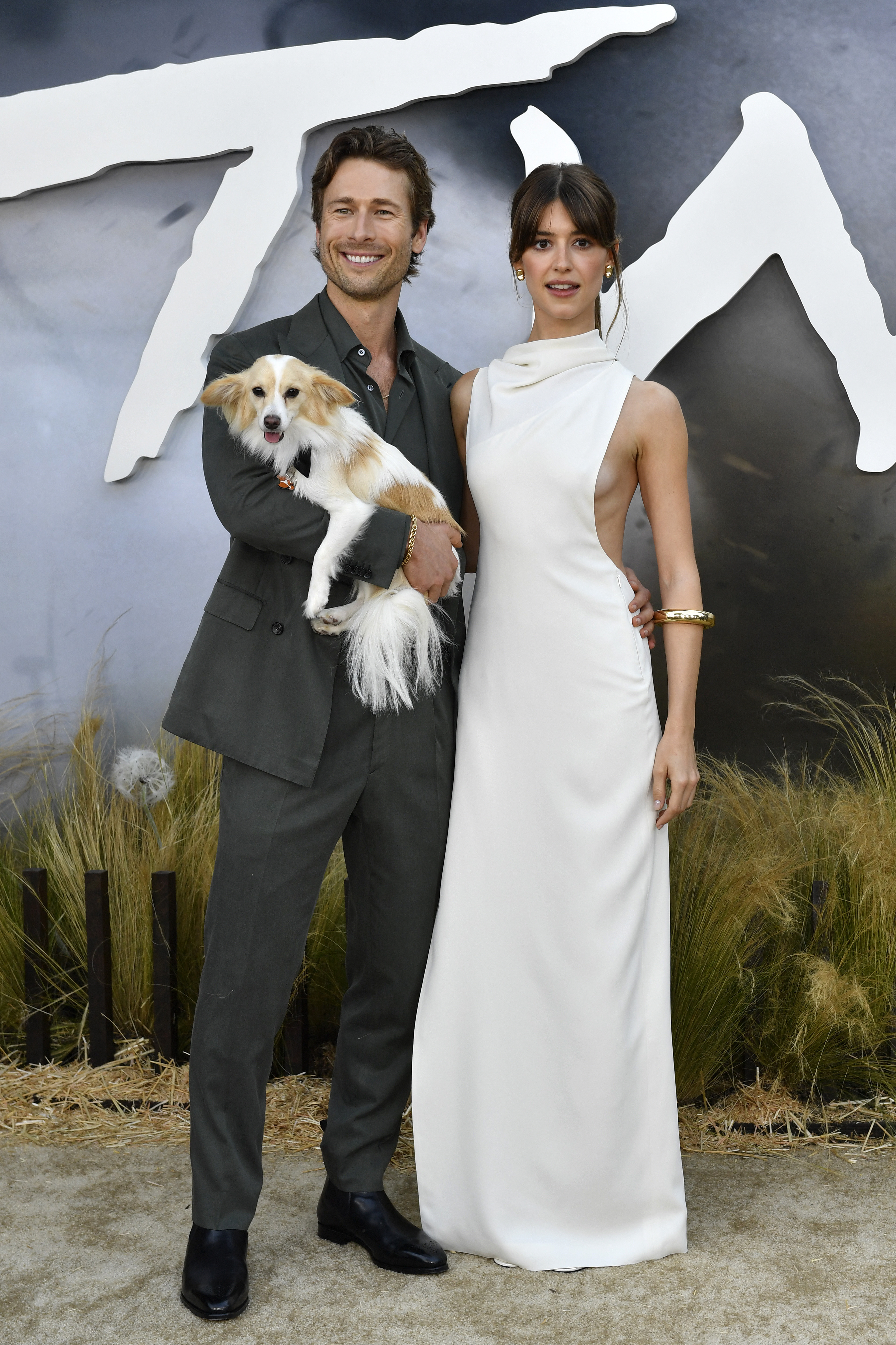 Glen Powell with his dog Brisket and Daisy Edgar-Jones at Universal's "Twisters" premiere at the Regency Village theatre in Los Angeles, July 11, 2024 | Source: Getty Images