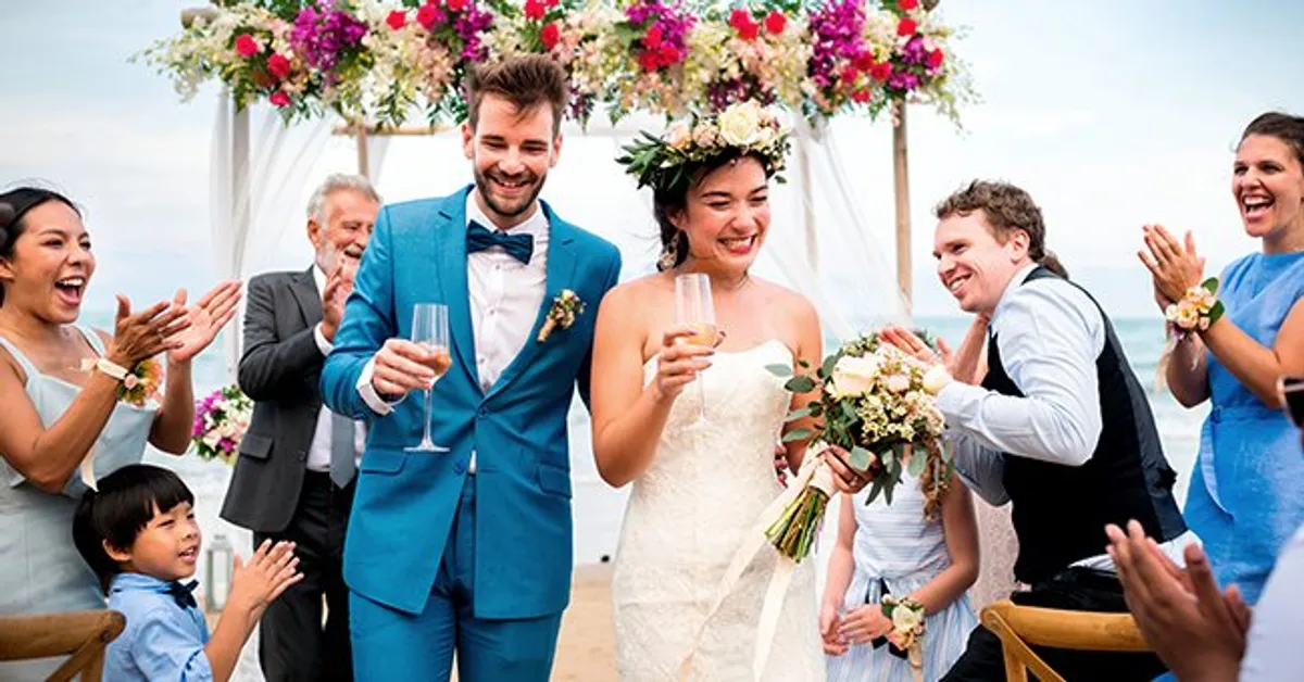 Une photo d'un couple le jour de leur mariage | Photo : Shutterstock