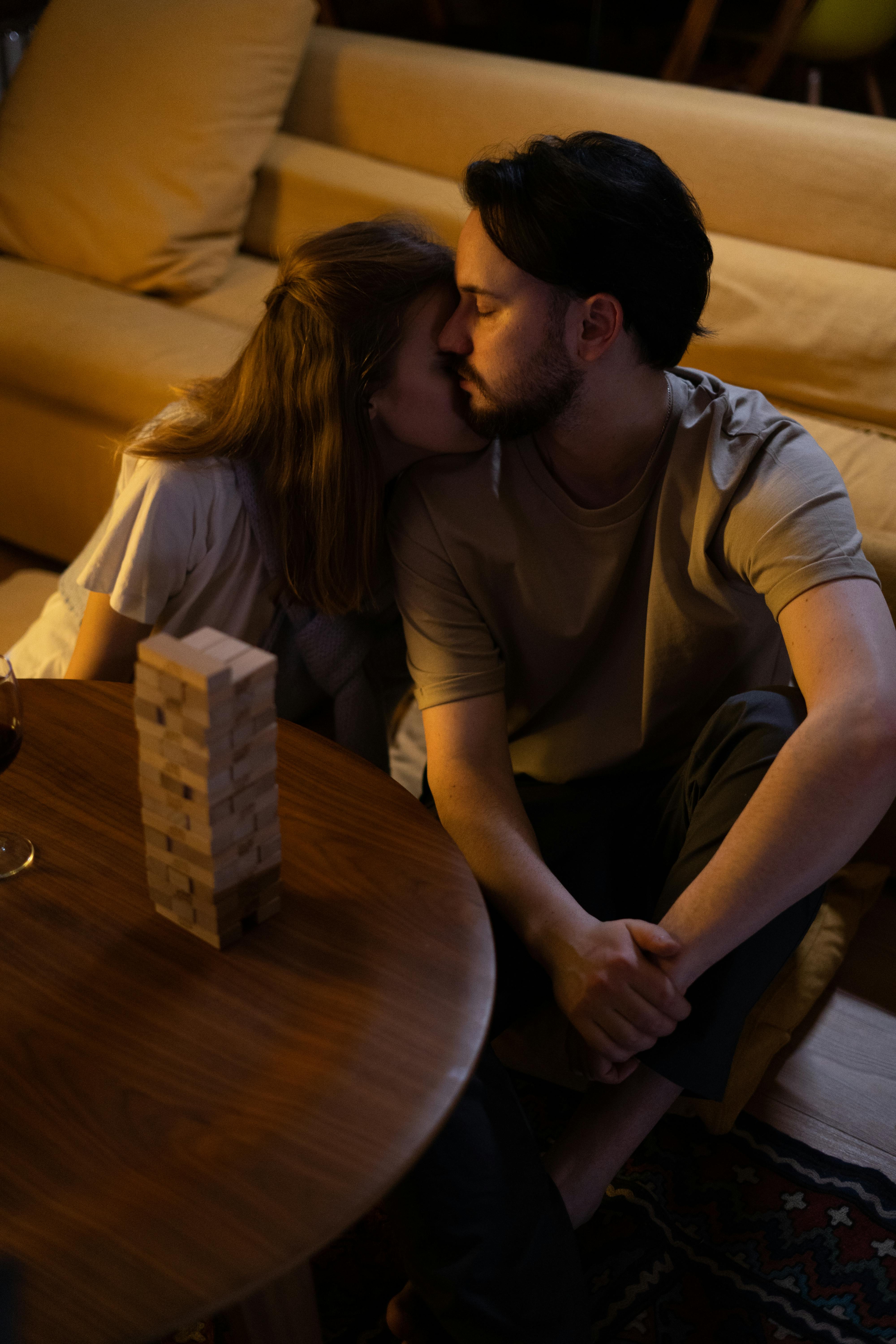 A couple sharing an intimate moment | Source: Pexels