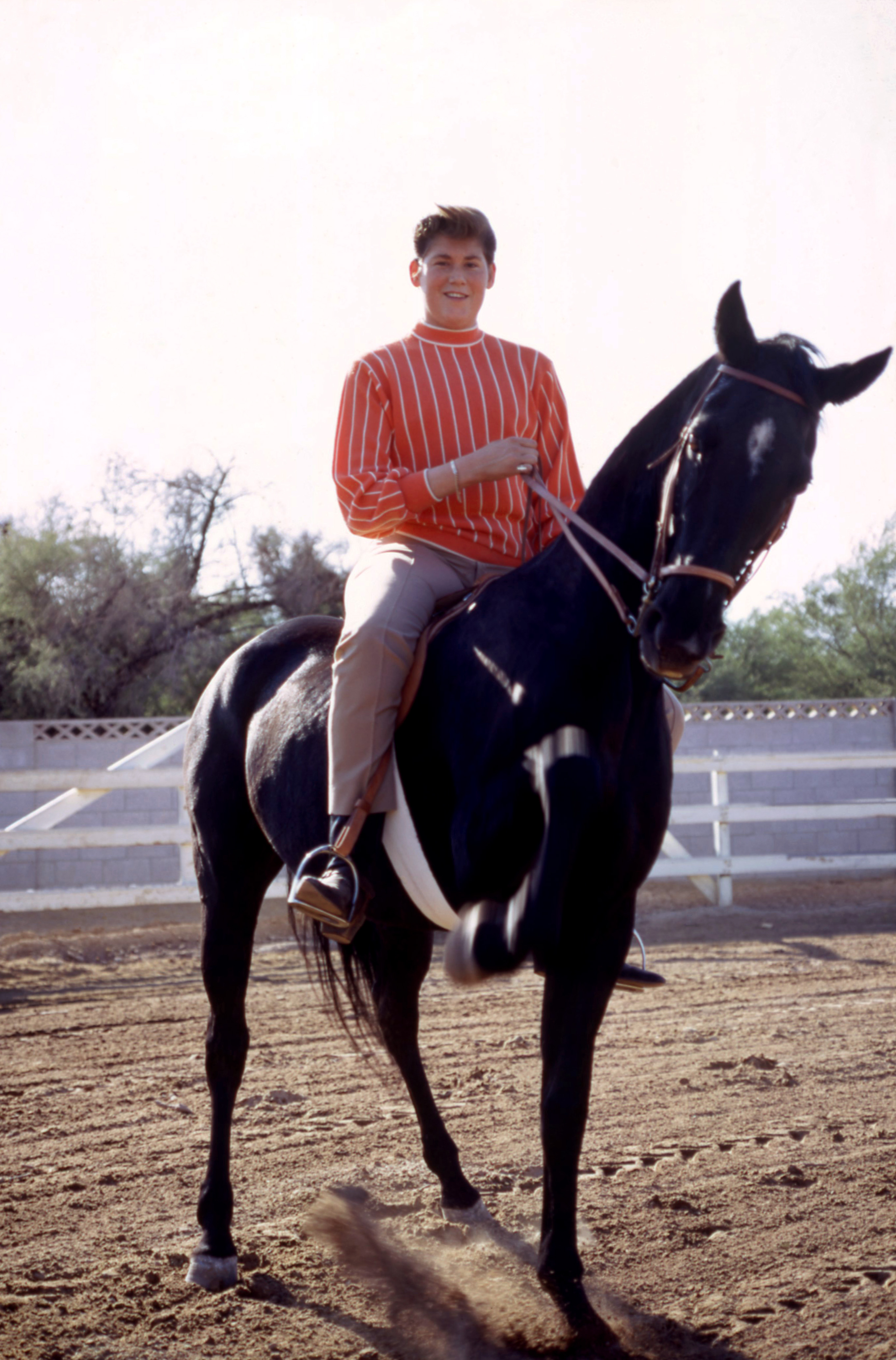 Wayne Newton rides on his horse on May 15, 1969 at his Casa de Shenandoah Ranch in Las Vegas, Nevada | Source: Getty Images