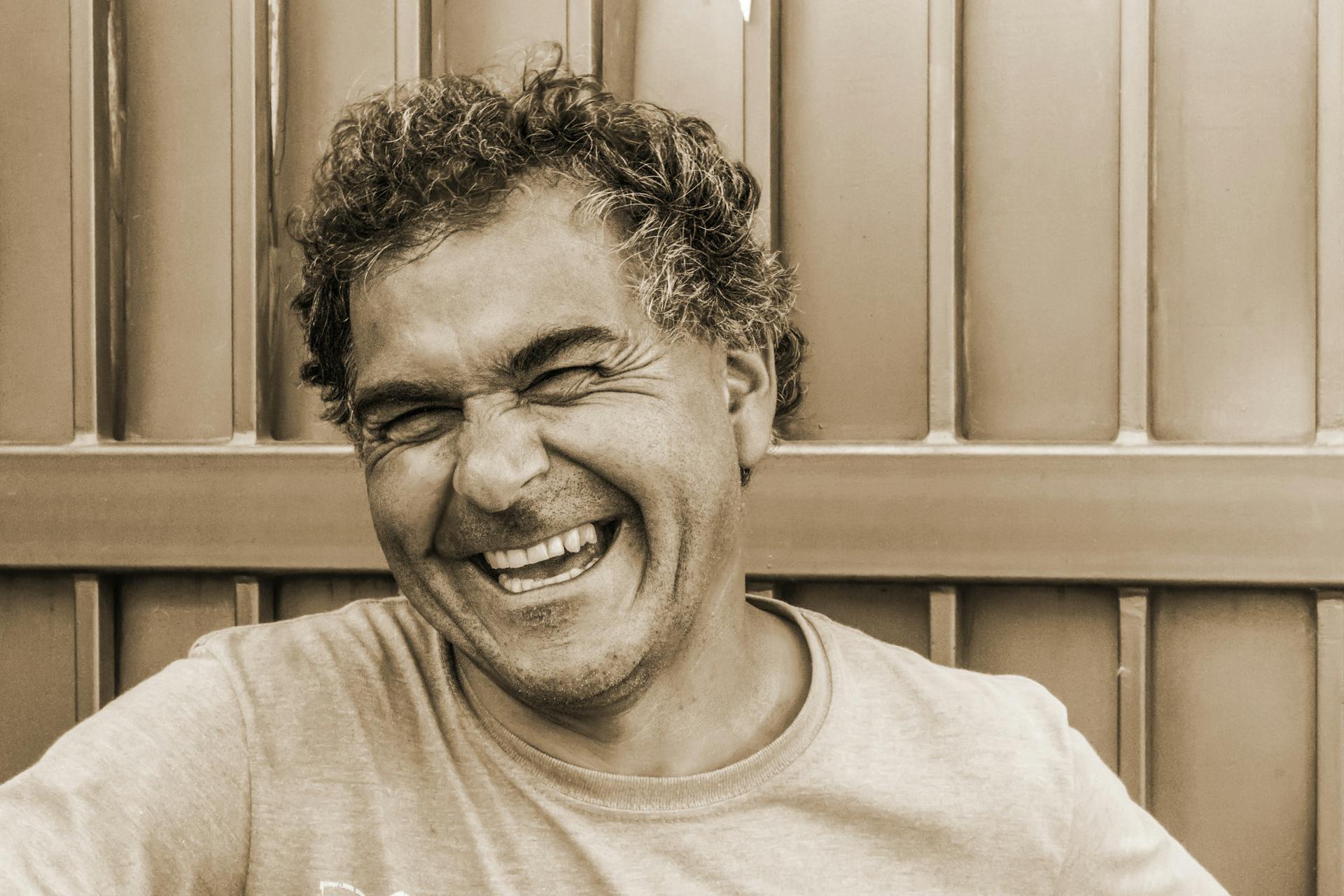 A man laughing | Source: Pexels