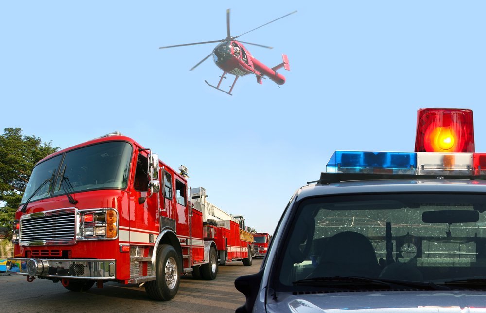 Helicóptero, camión de bomberos y patrulla de policía. | Foto: Shutterstock