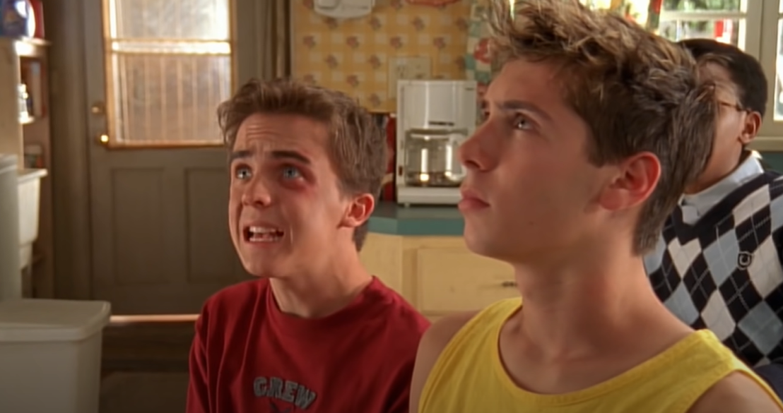 Screenshot of an episode of "Malcolm in the Middle" showing Frankie Muniz as Malcolm and Justin Berfield as Reese | Source: Youtube/Channel 4