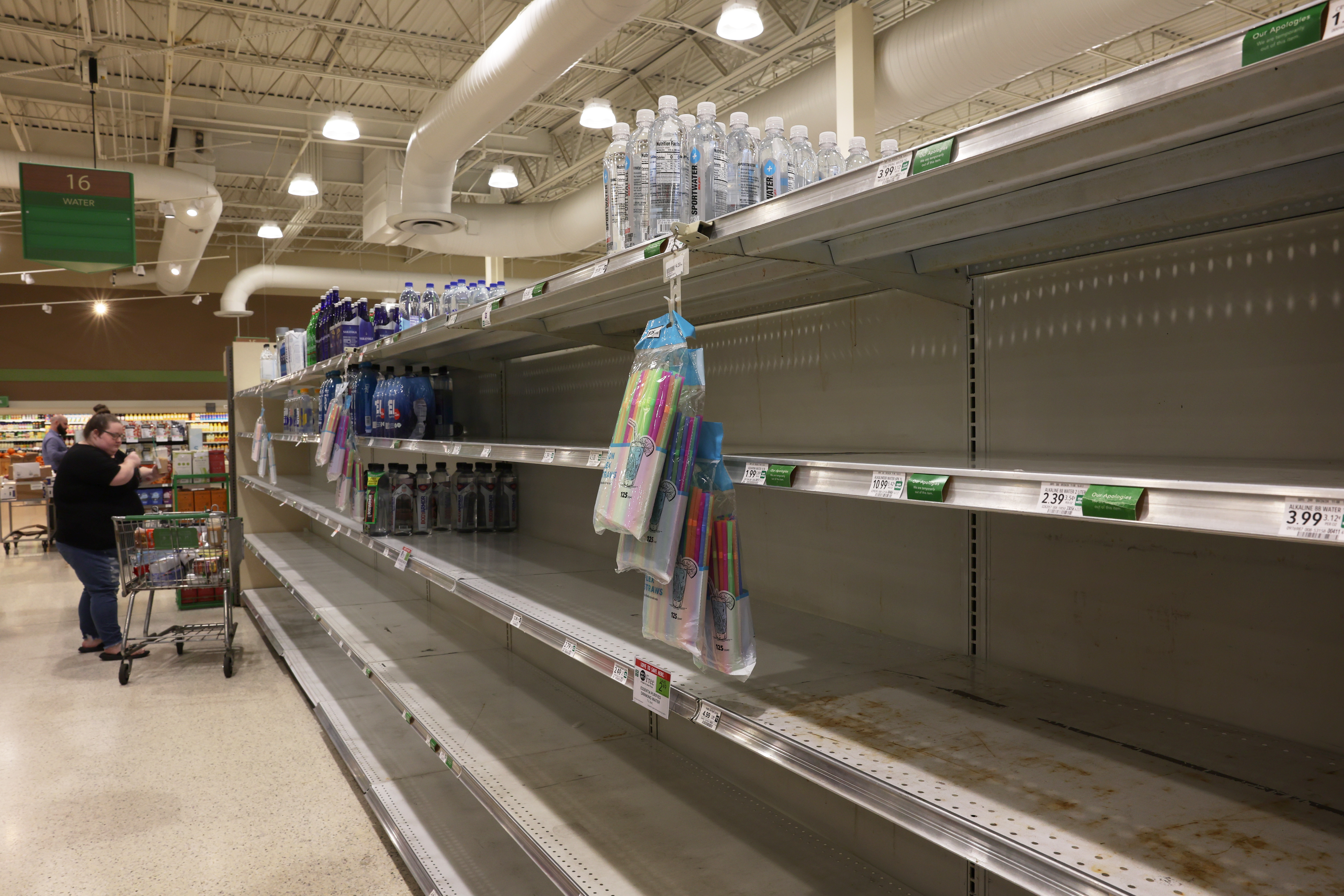 Shelves at a grocery store are empty as Hurricane Milton churns in the Gulf of Mexico , on October 7, 2024 | Source: Getty Images