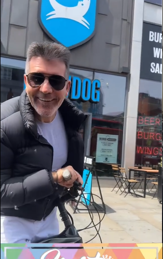 Simon Cowell spotted by fans while riding him electric bike in Central London from a video posted on June 22, 2025 | Source: Tiktok/@plus44unrulyfluffy