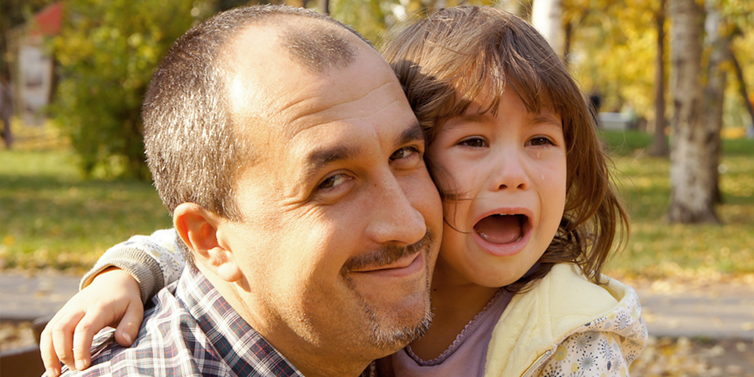 A man with his daughter | Source: Flickr