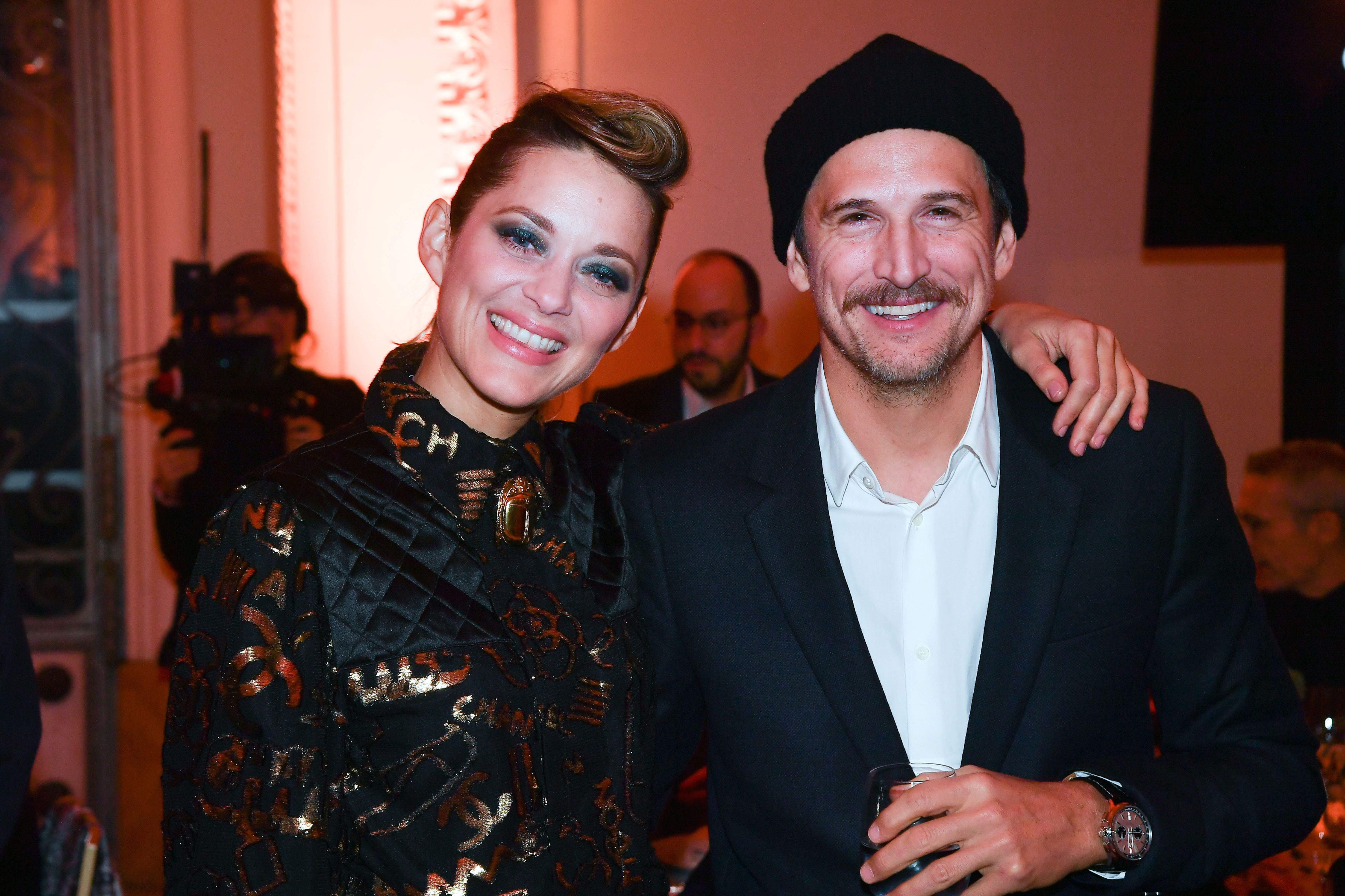 Marion Cotillard et Guillaume Canet participent à "Cesar-Révélations 2019" au Petit Palais le 14 janvier 2019 à Paris, France. | Photo : Getty Images