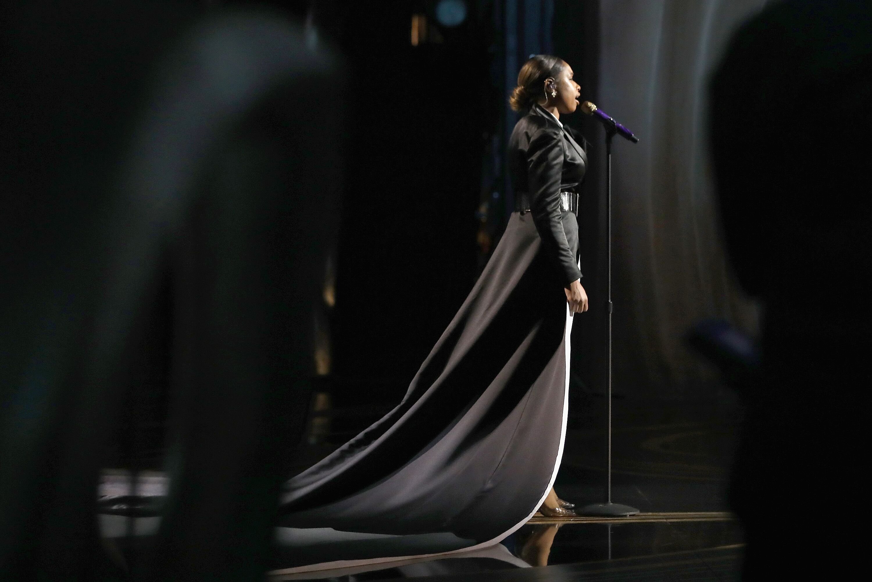 A breathtaking portrait of Jennifer Hudson performing on-stage | Source: Getty Images/GlobalImagesUkraine