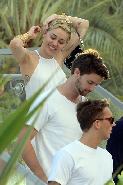 Cody Simpson and Miley Cyrus is sighted at La Cote in the Fontainebleau Miami Beach Florida in Miami | Photo: Getty Images