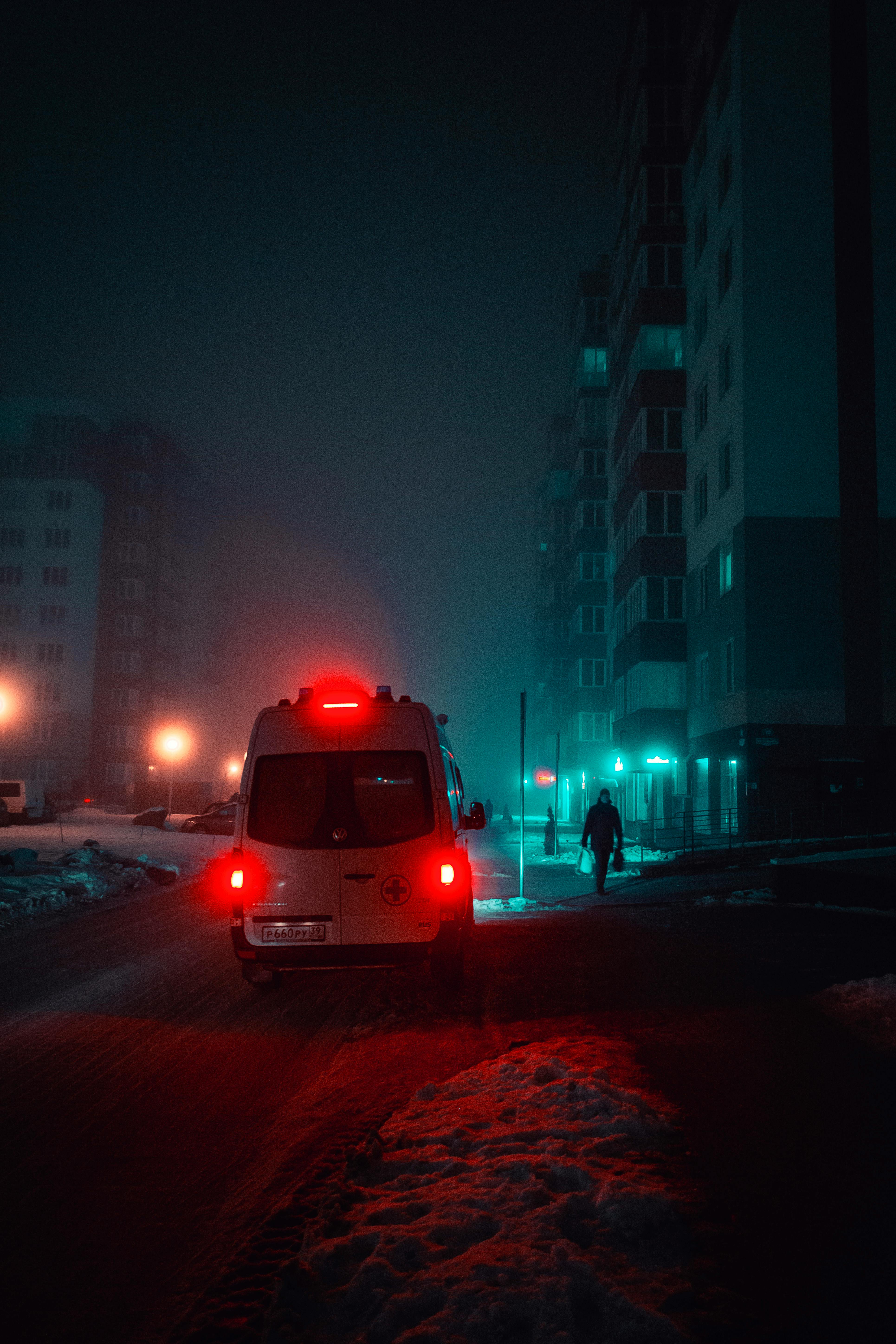 An ambulance arriving | Source: Pexels