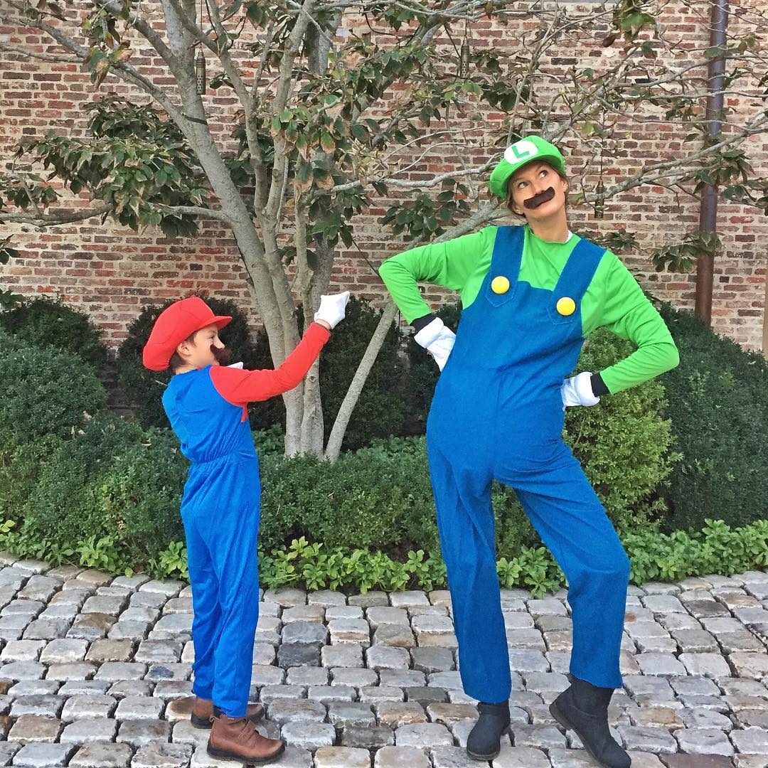Gisele Bündchen and her son from a post dated November 1, 2016. | Source: Instagram/gisele