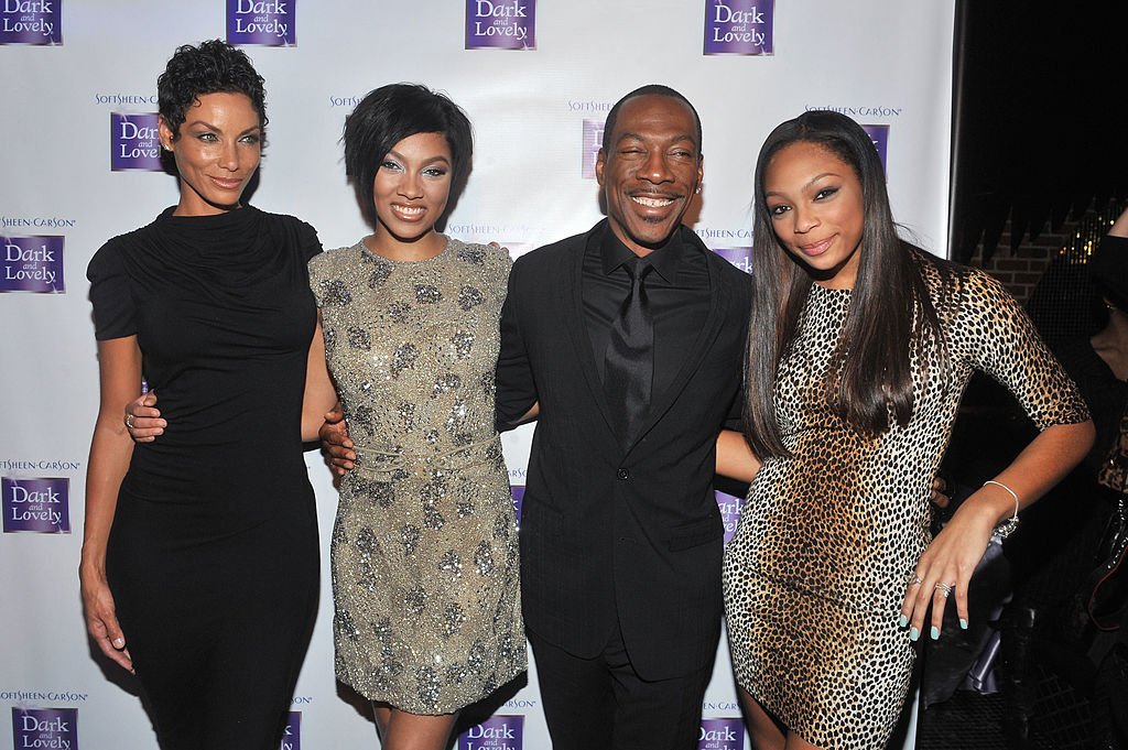 Former spouses Nicole Mitchell Murphy and Eddie Murphy flanked by two of their five children, Bria Murphy, (second from left) and Shayne Murphy (far right). | Photo: Getty Images