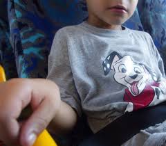 Photo d'un enfant assis dans un Bus | Photos : Shutterstock