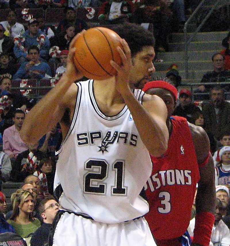 Tim Duncan faces down Ben Wallace in a 2005 game against the Pistons| Source: Wikimedia