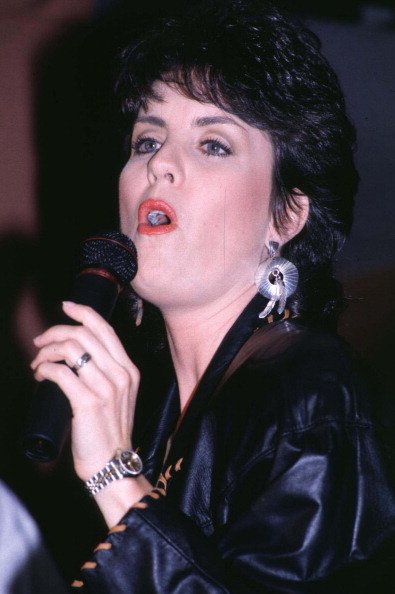 Holly Dunn perfomed in New York, New York, on May 18, 1995. | Photo: Getty Images