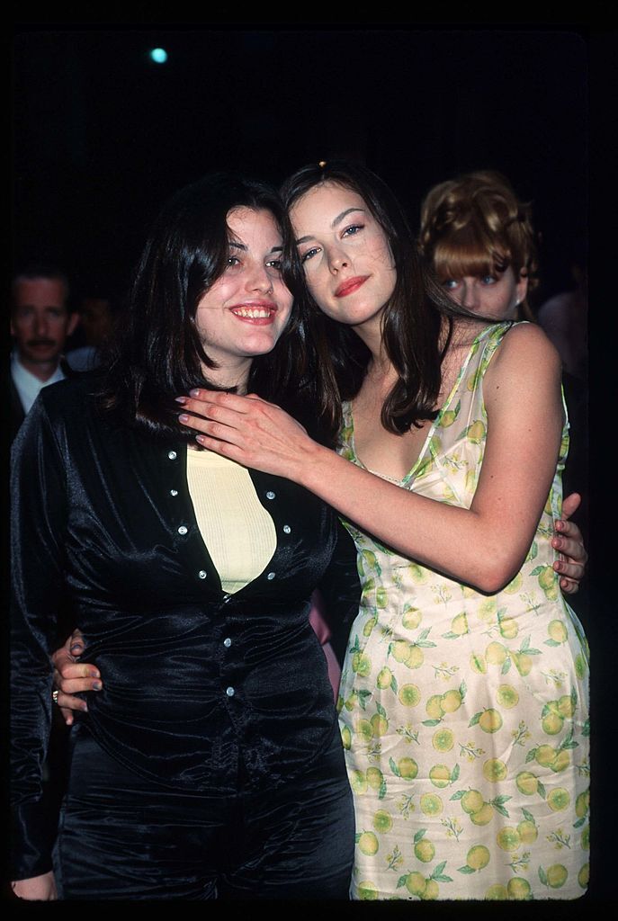 MIa and Liv Tyler attend an Aerosmith concert in 2001 | Photo: Getty Images