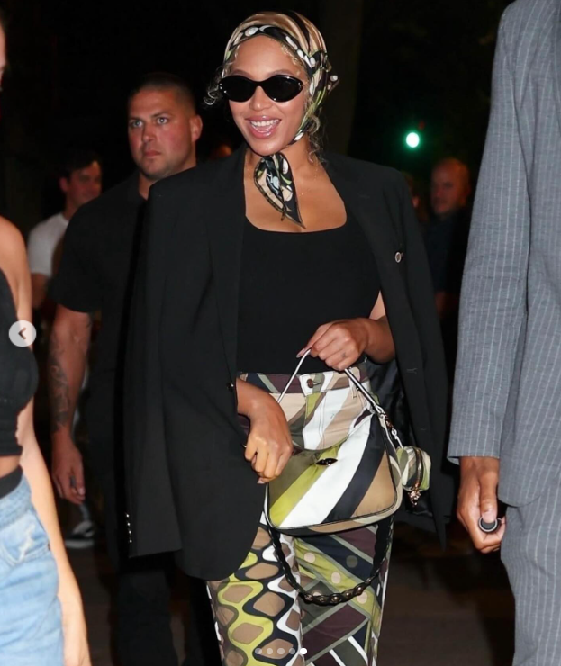 Beyoncé beams as she holds her expensive shoulder bag with a mini pouch during a date night with her husband, Jay-Z, in Brooklyn, New York, posted in August 2024 | Source: Instagram/justjared