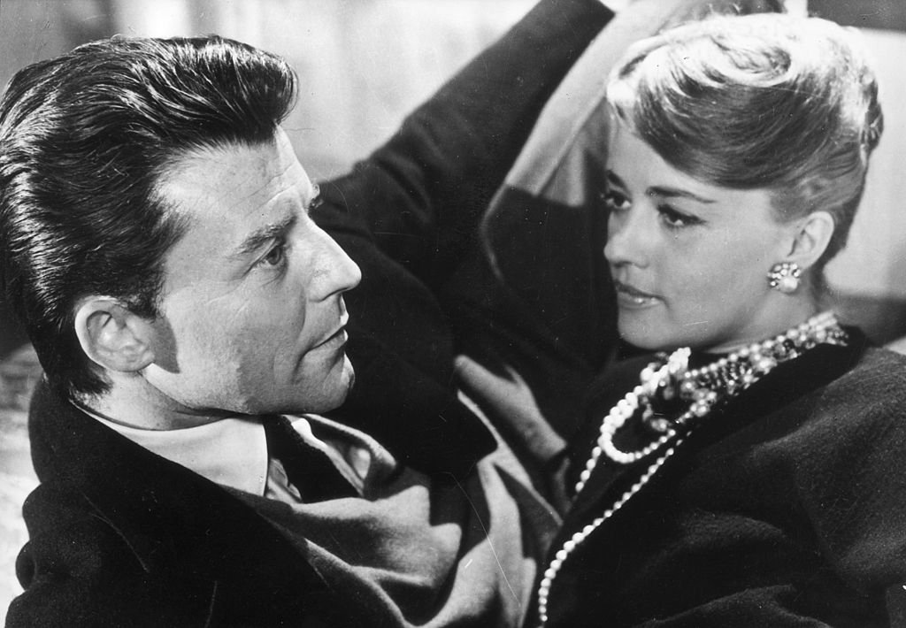 Jeanne Moreau et Gérard Philipe (1922 - 1959) dans une scène Original Publication : D'après Les Liaisons Dangereuses 1960 de Roger Vadim | Source : Getty Images.