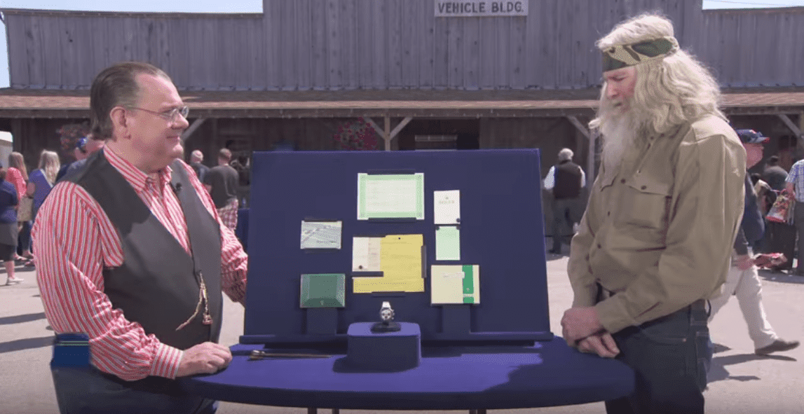 The Air Force veteran explaining how he purchased the 1971 Rolex Oyster Cosmograph to the appraiser, Peter Planes. | Photo: YouTube/Antiques Roadshow PBS