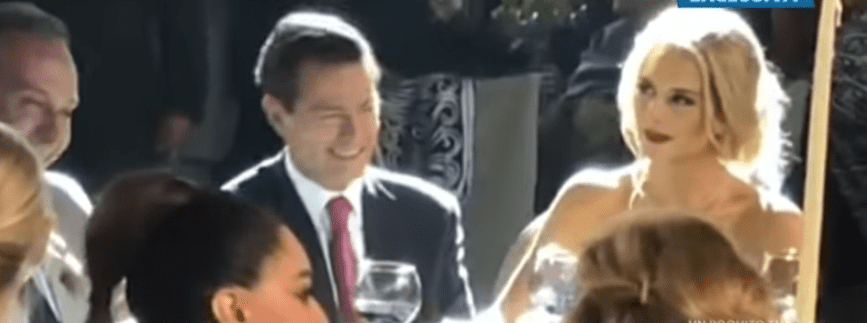 Peña Nieto asiste a la boda de la hija del abogado que lo divorció, junto a su nueva novia Tania Ruiz. | Fuente: YouTube / Un Nuevo Día Peña Nieto asiste a la boda de la hija del abogado que lo divorció, junto a su nueva novia Tania Ruiz. | Fuente: YouTube / Un Nuevo Día