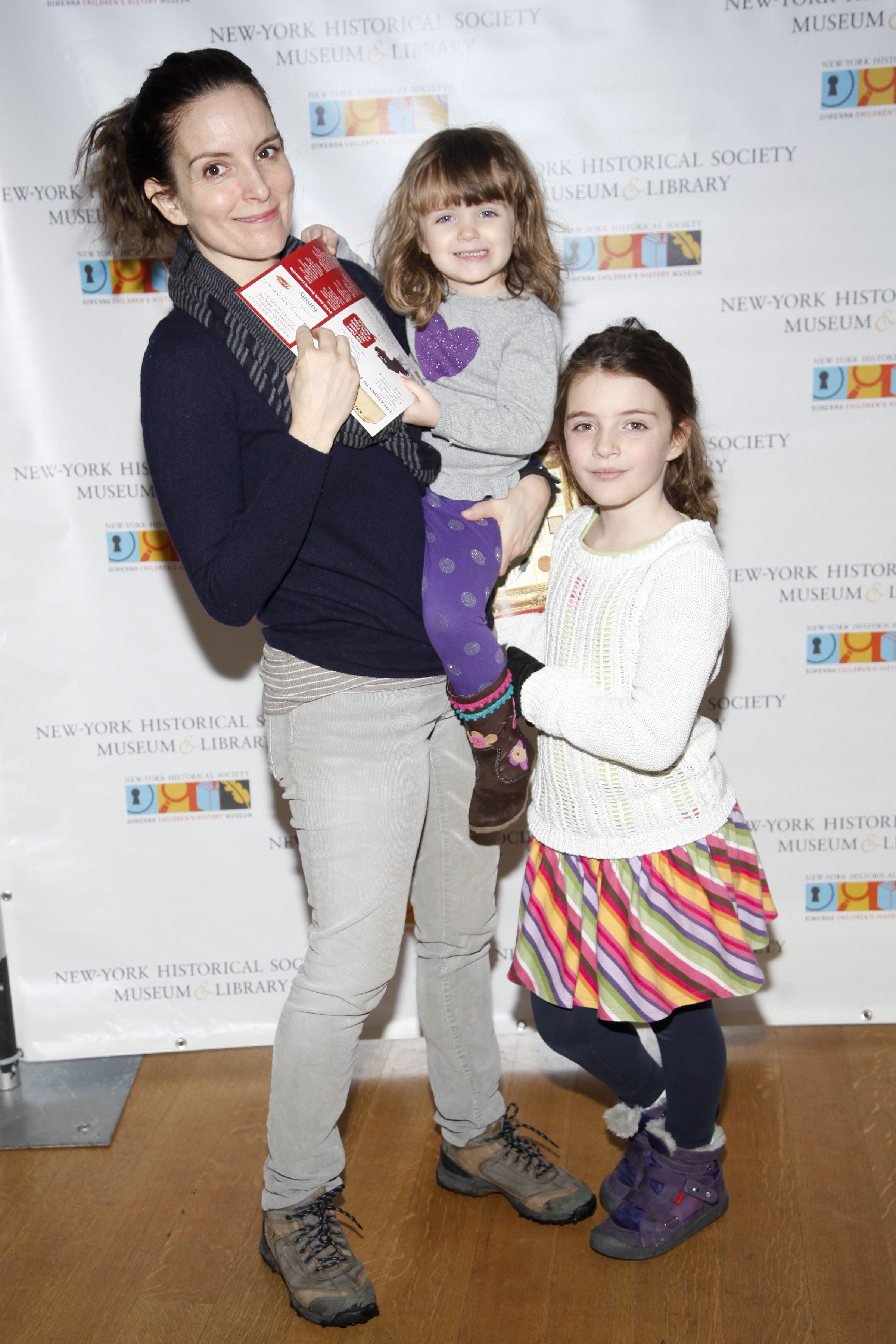 Tina Fey, Penelope Athena Richmond, and Alice Zenobia Richmond at the DiMenna Children's History Museum on January 25, 2014 | Source: Getty Images