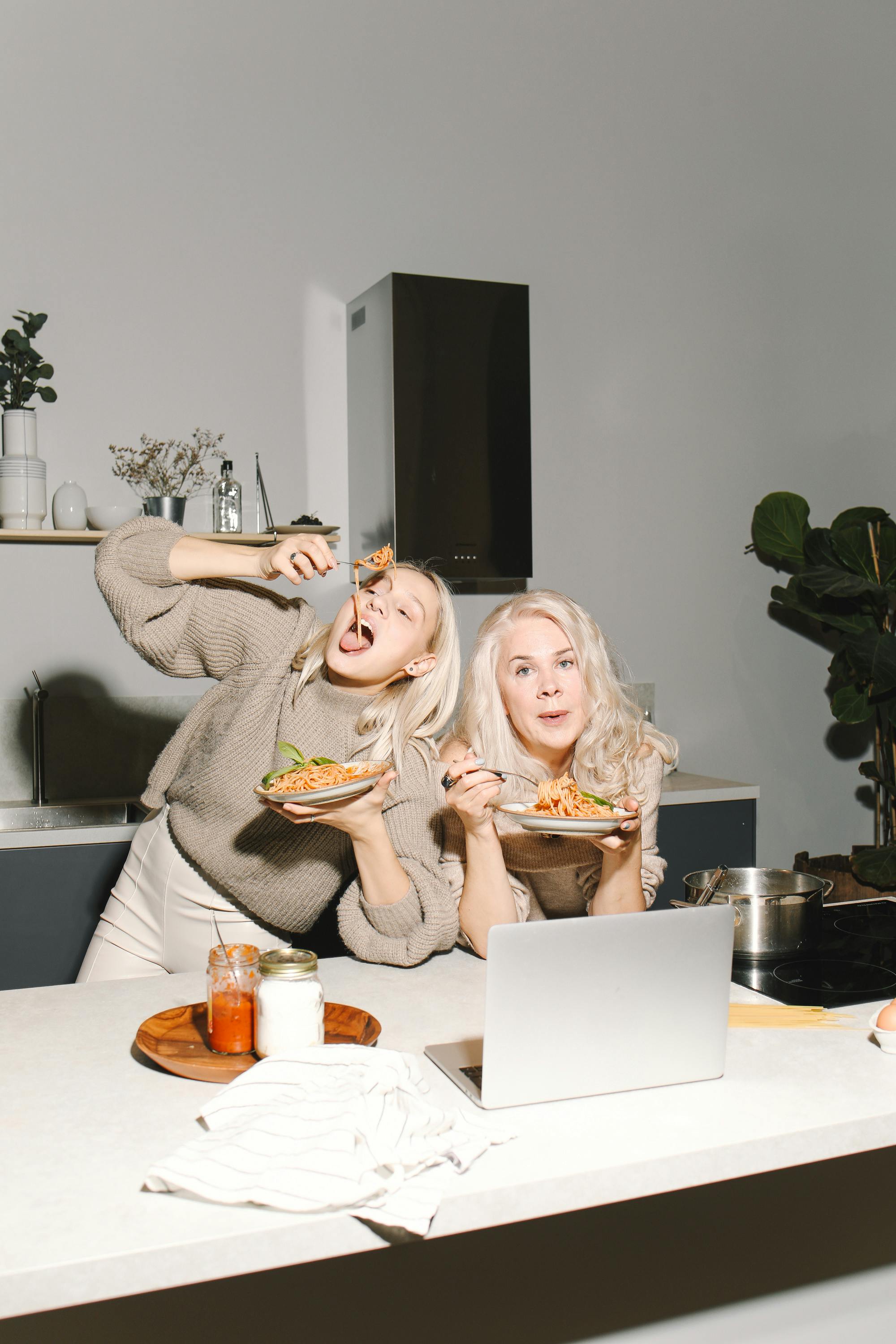 Family enjoying their meal | Source: Pexels