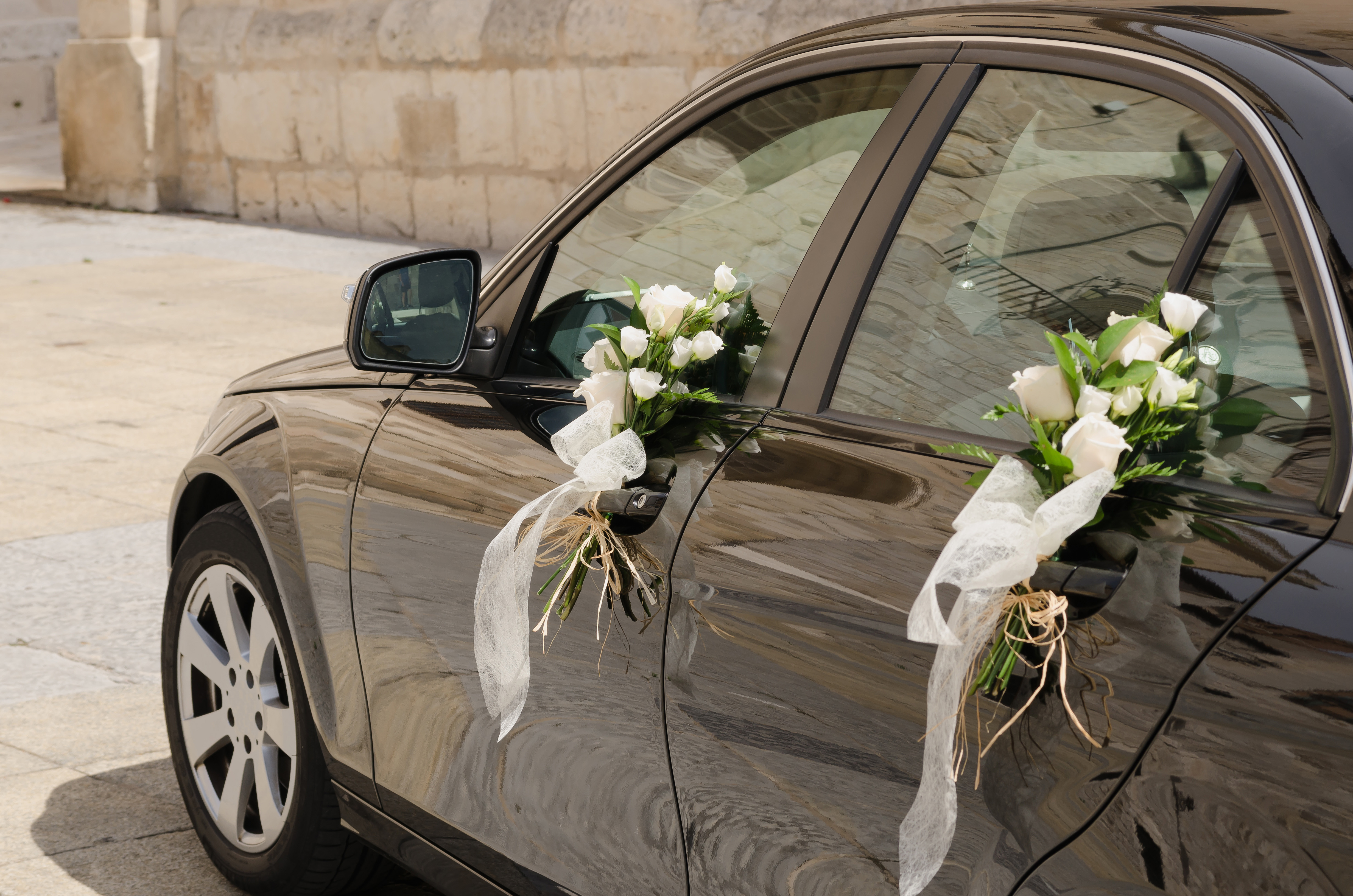 A black wedding car | Source: Shutterstock