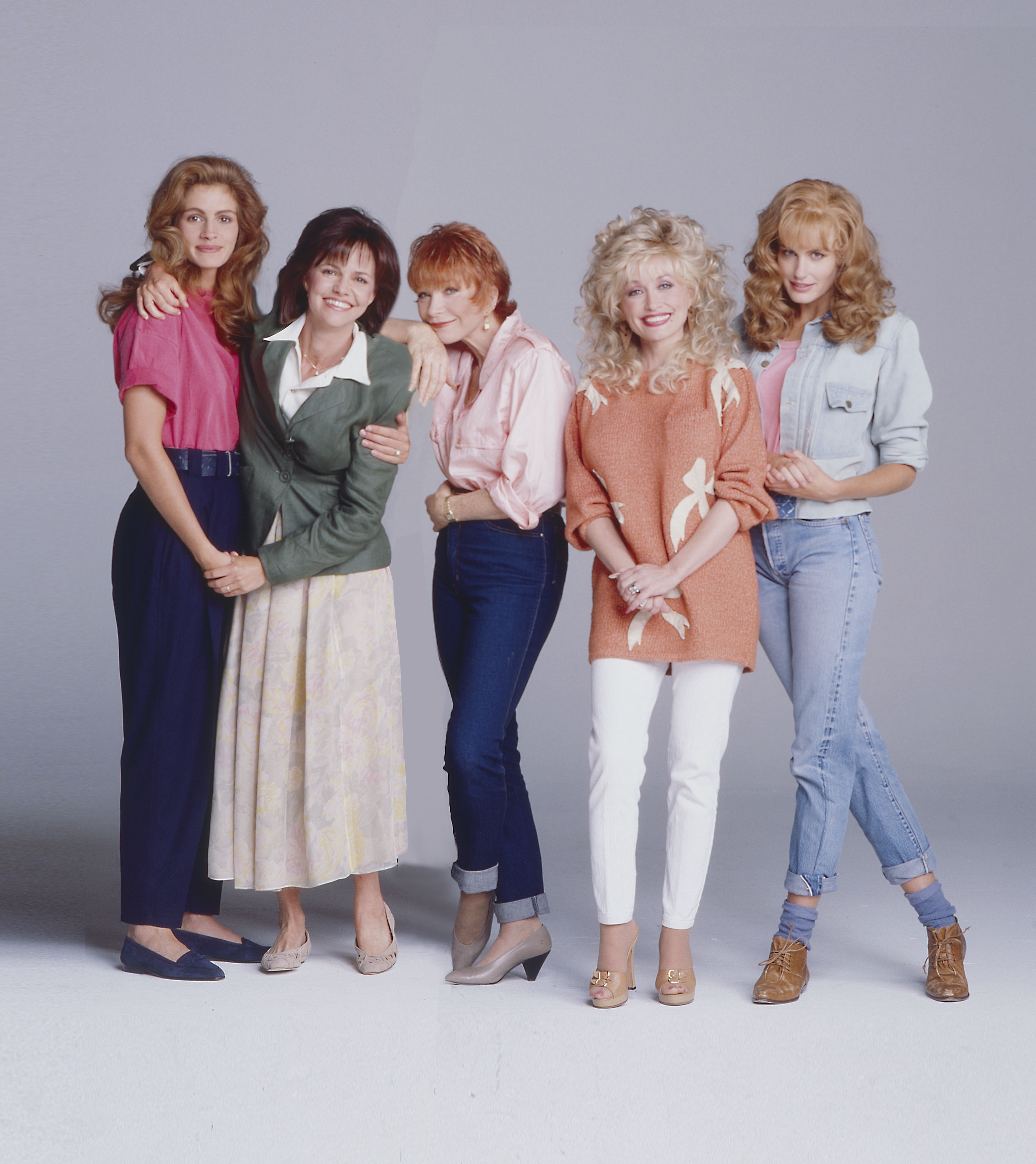 "Steel Magnolias" actresses Julia Roberts, Sally Field, Shirley MacClaine, Dolly Parton, and Daryl Hannah pose for a portrait in October 1989 in Los Angeles, California. | Source: Getty Images