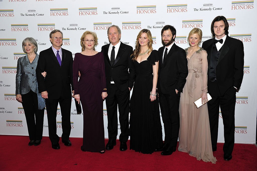 Meryl Streep and her family at the 2011 Kennedy Center Honors Gala Dinner. | Source: Getty Images